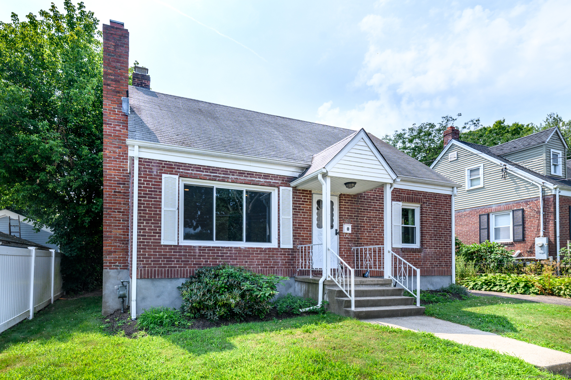 Photo 2 of 20 of 789 Burnsford Avenue house