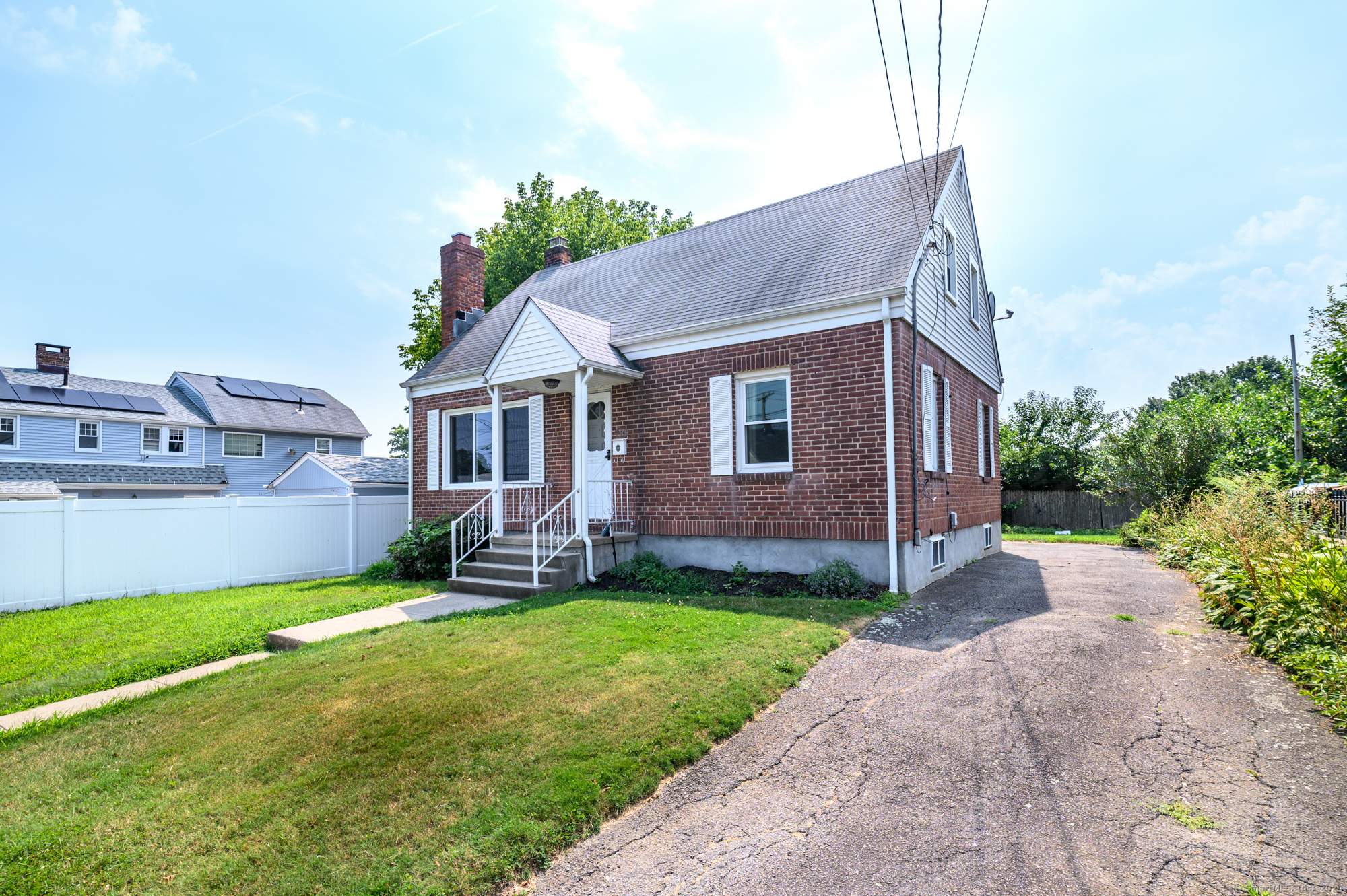 Photo 3 of 20 of 789 Burnsford Avenue house