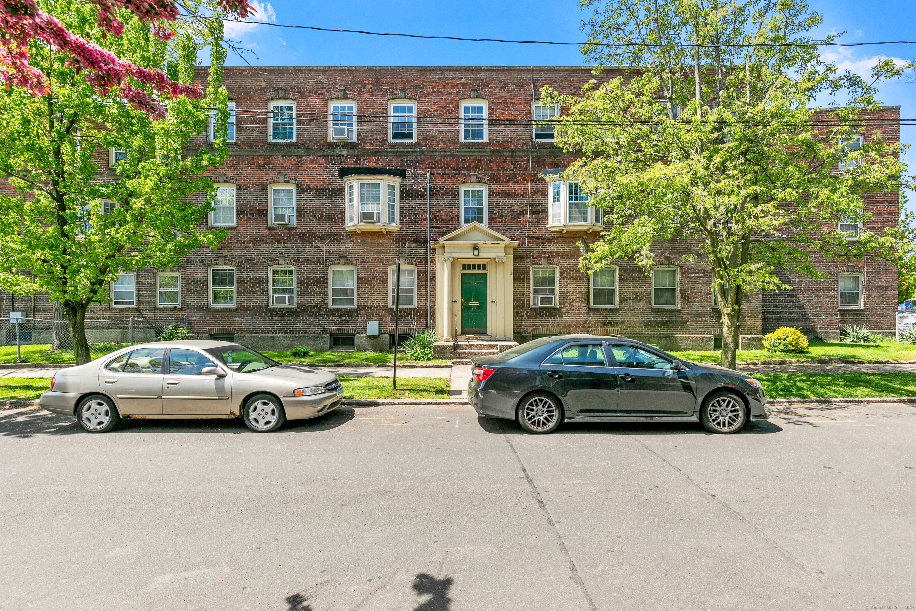 Photo 1 of 25 of 557 Wilmot Avenue #4 co-op property