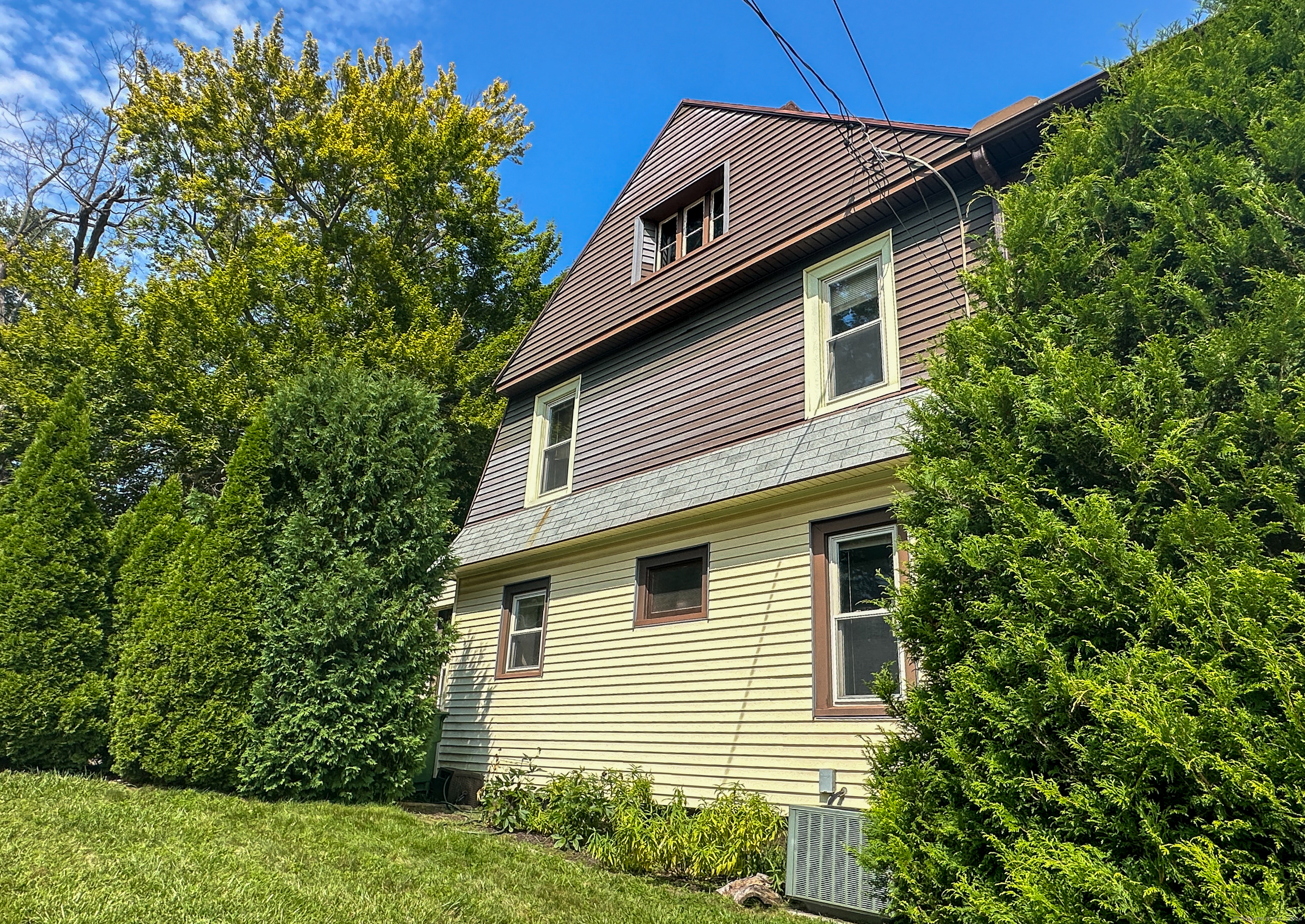 Photo 3 of 24 of 371 West Street house