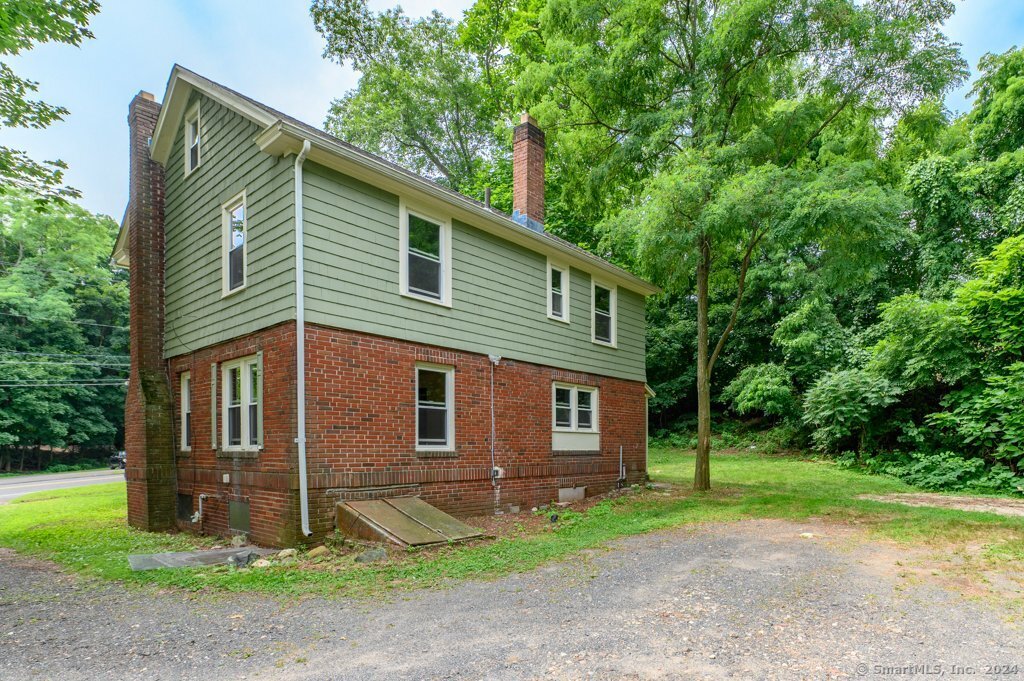 Photo 31 of 33 of 250 Terryville Avenue house