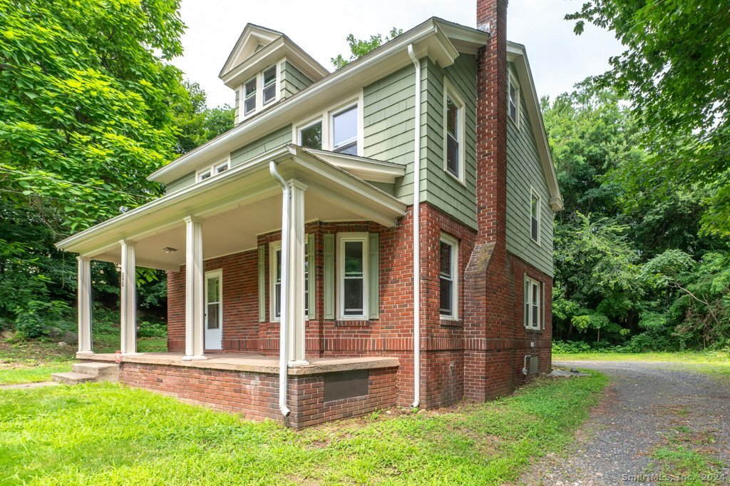 Photo 4 of 33 of 250 Terryville Avenue house