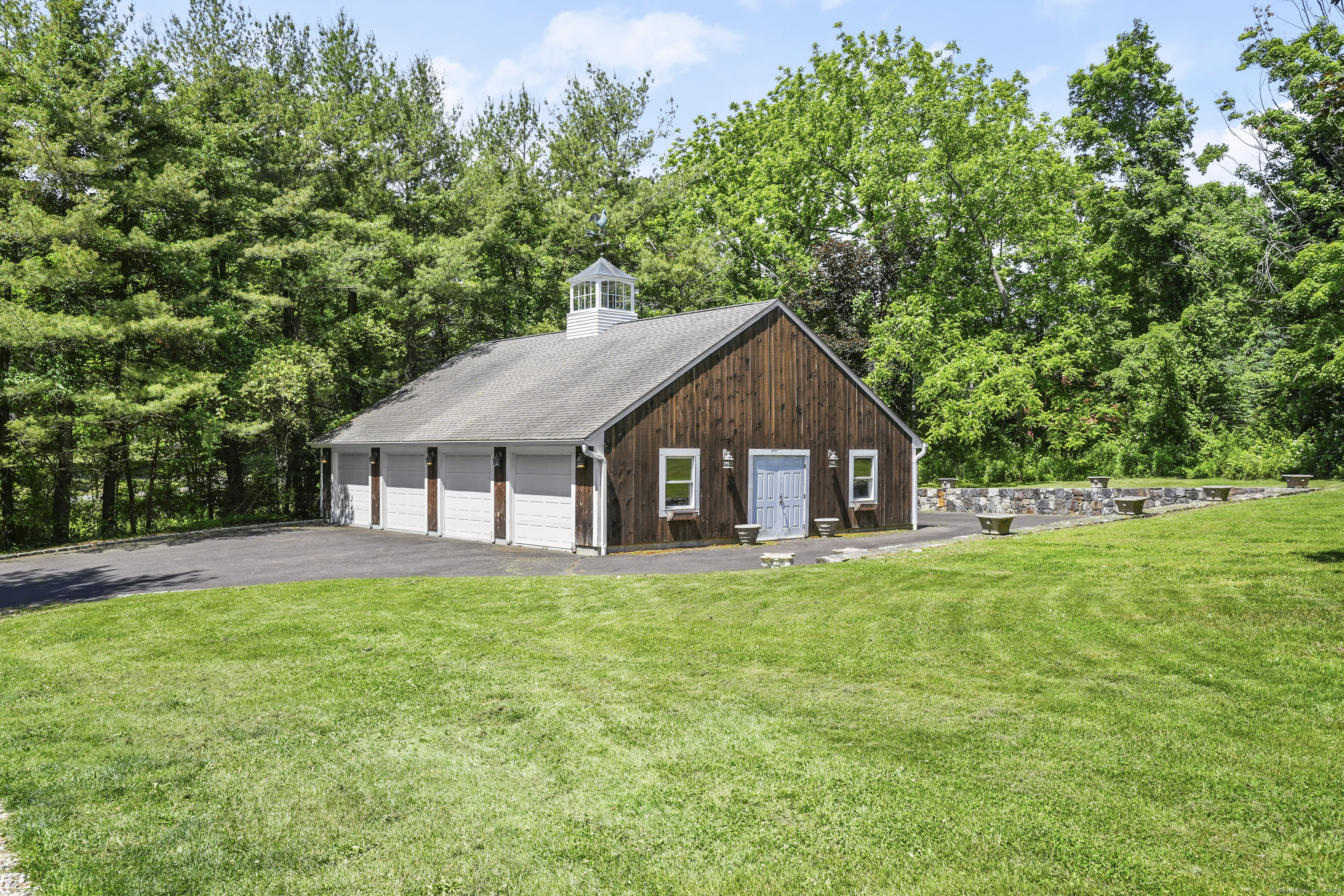 Photo 5 of 39 of 19 Whisconier Road house