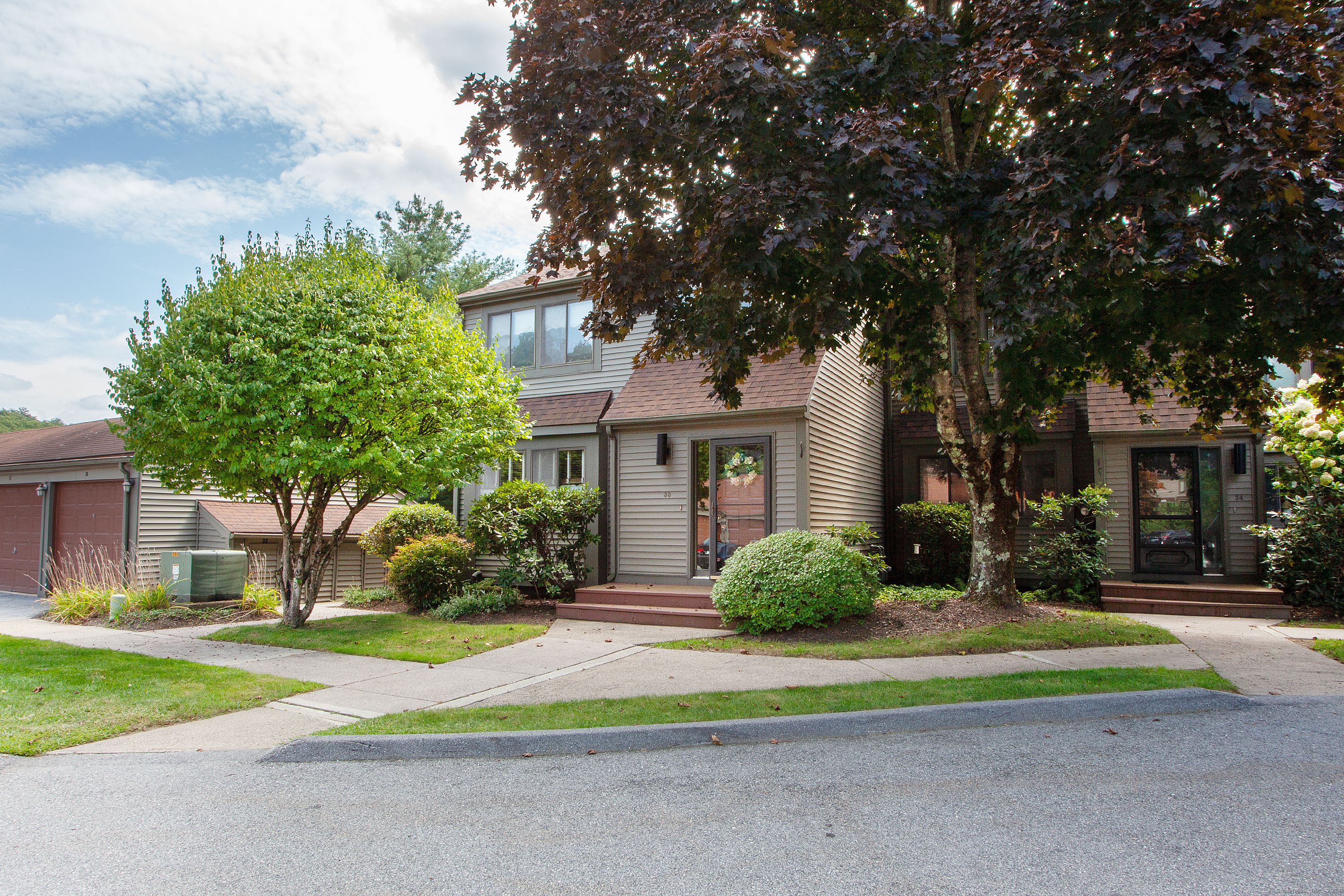 Photo 3 of 26 of 33 Wickhams Fancy 33 townhome