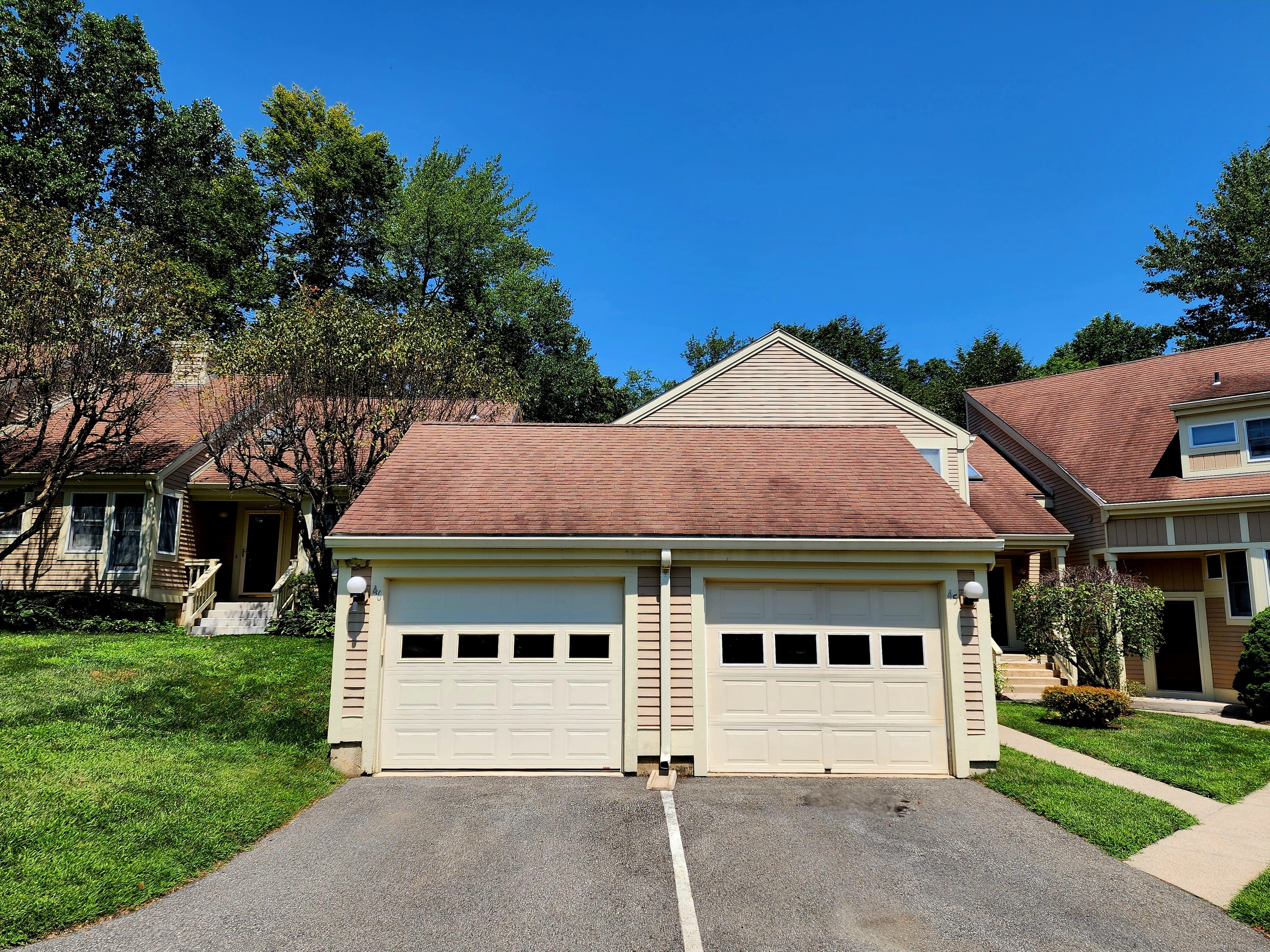 Photo 12 of 40 of 46 Brittania Drive townhome