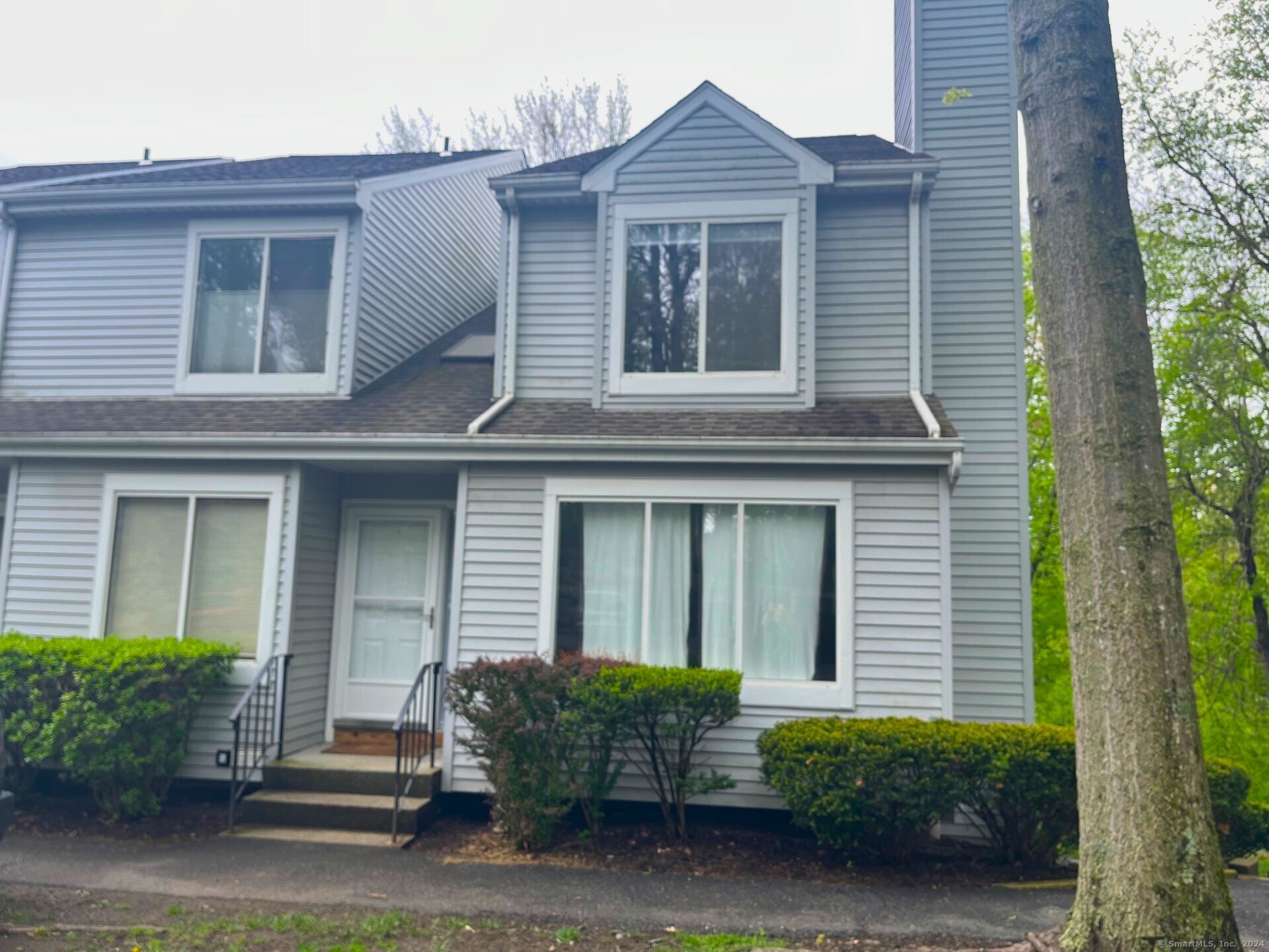 Photo 1 of 25 of 20 East Pembroke Road 32 townhome