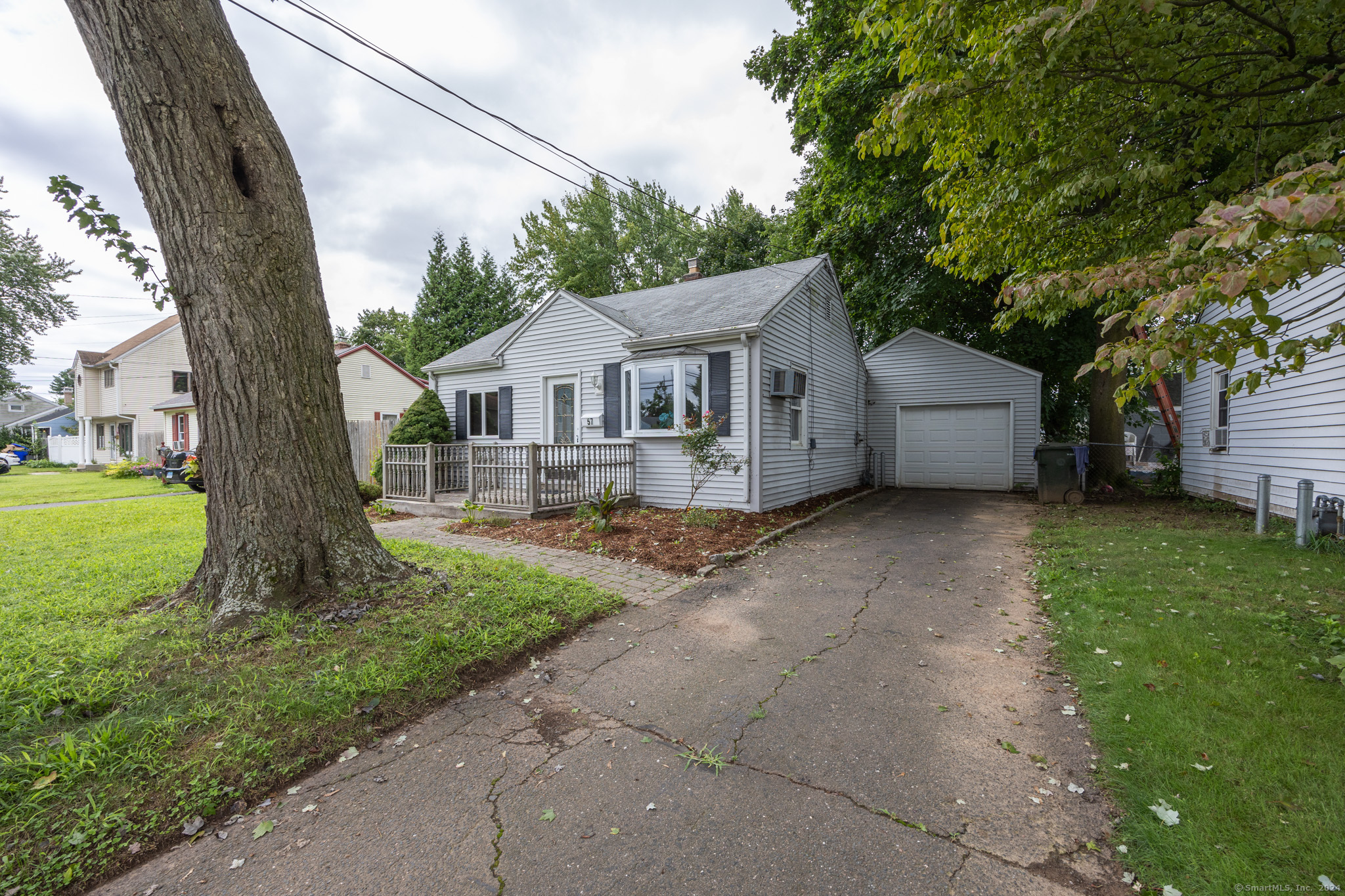 Photo 2 of 20 of 57 Naubuc Avenue house