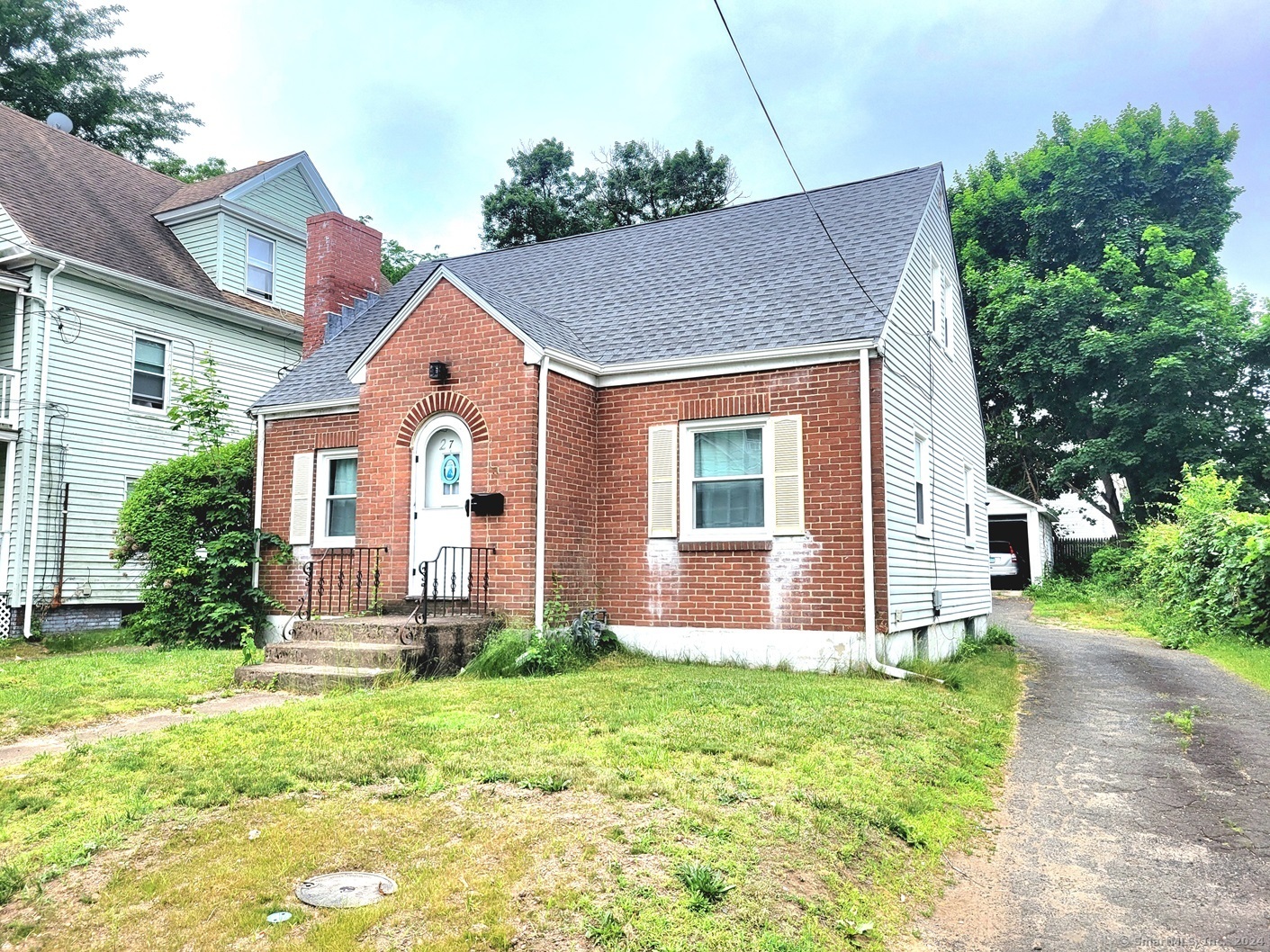 Photo 1 of 23 of 27 Moore Avenue house