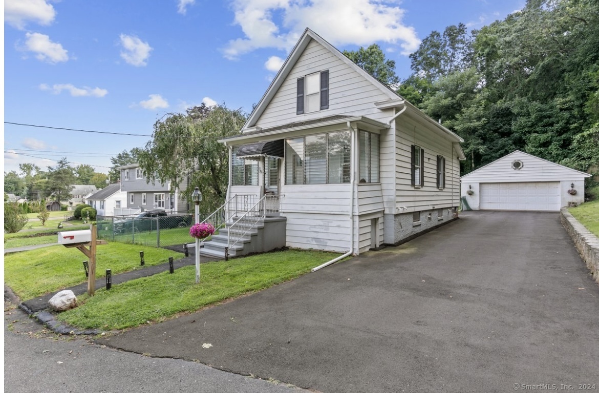 Photo 1 of 32 of 16 Taft Street house