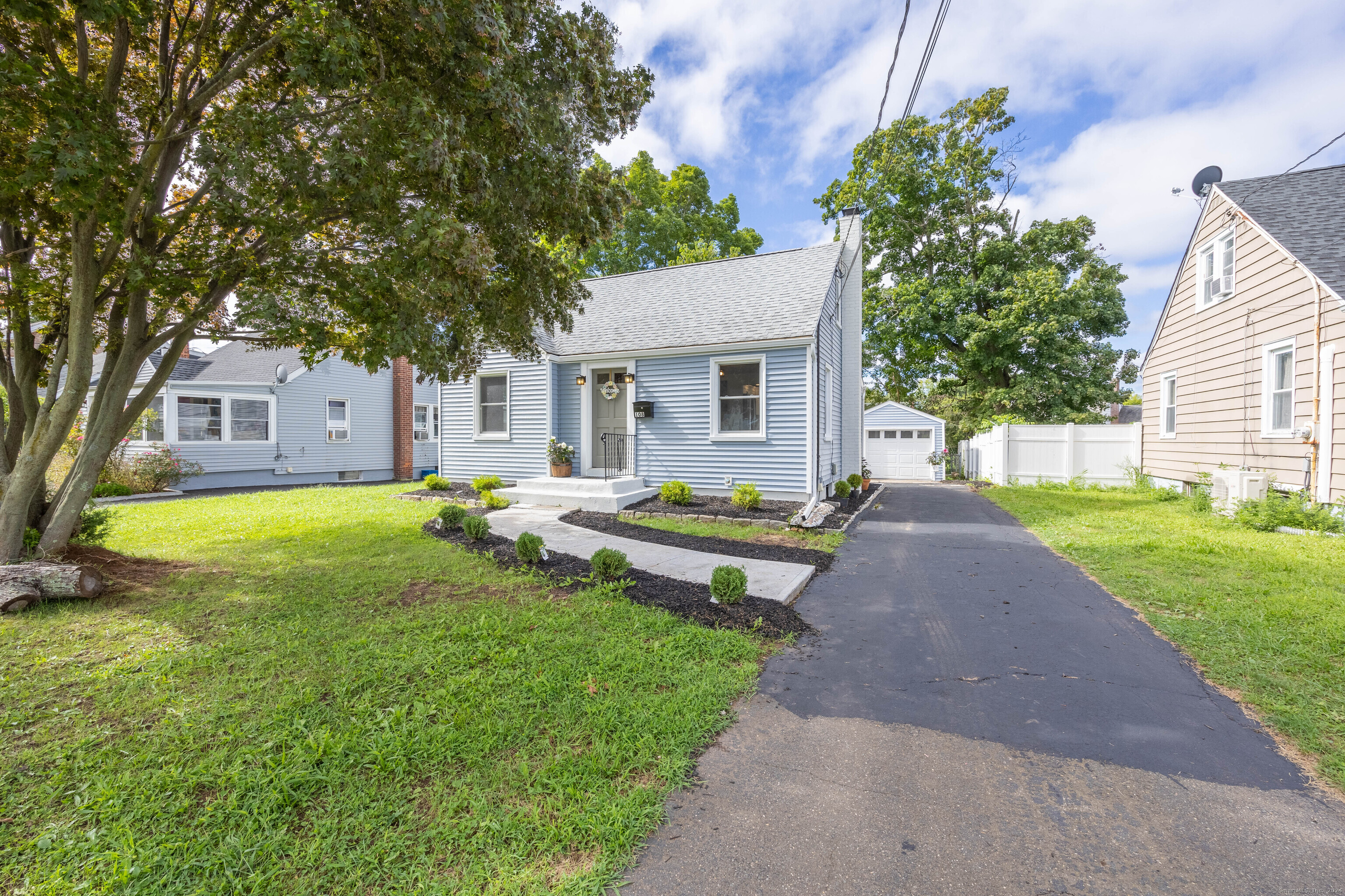 Photo 2 of 18 of 108 Saltonstall Parkway house