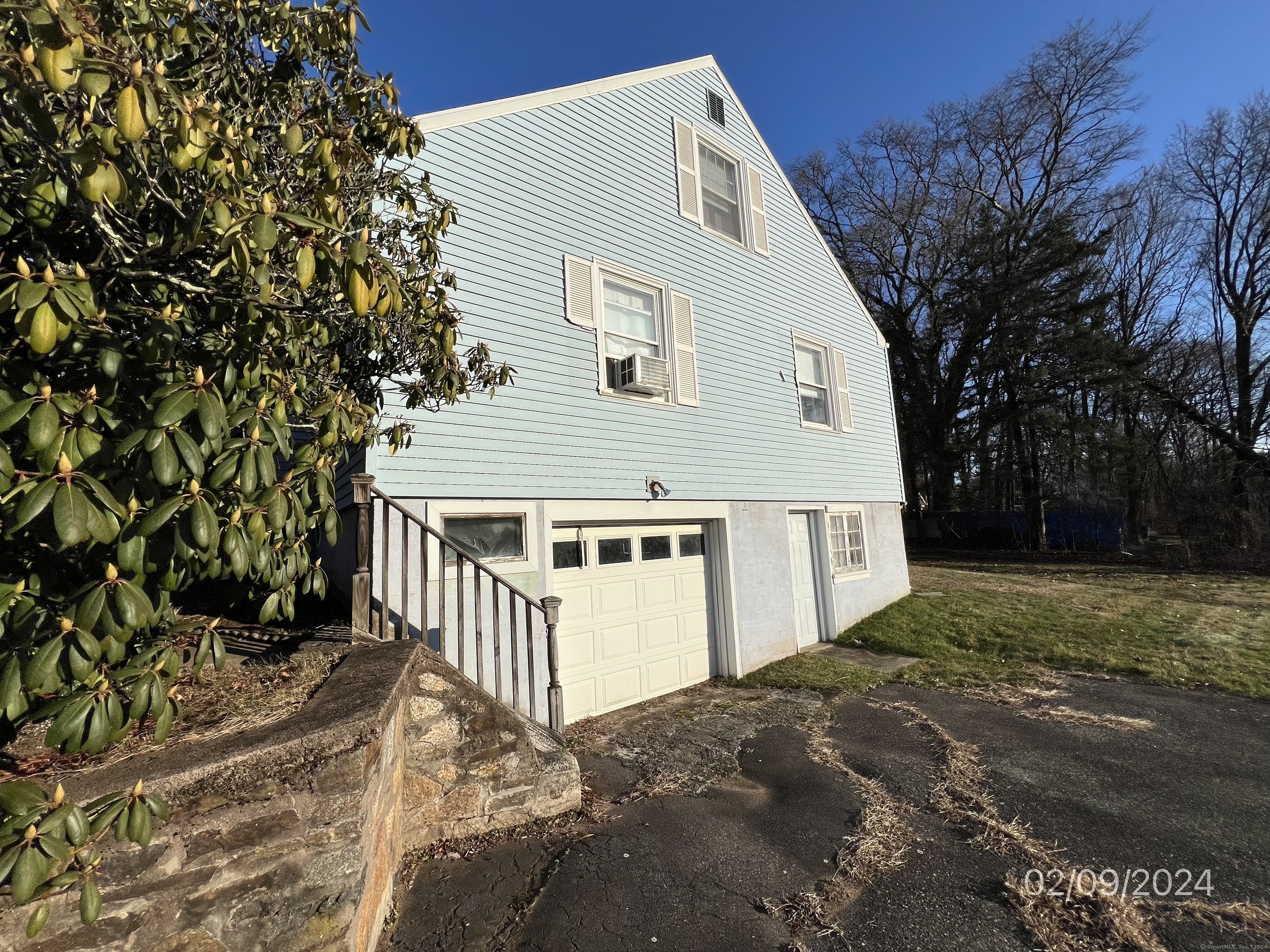 Photo 3 of 19 of 11 Esther Avenue house