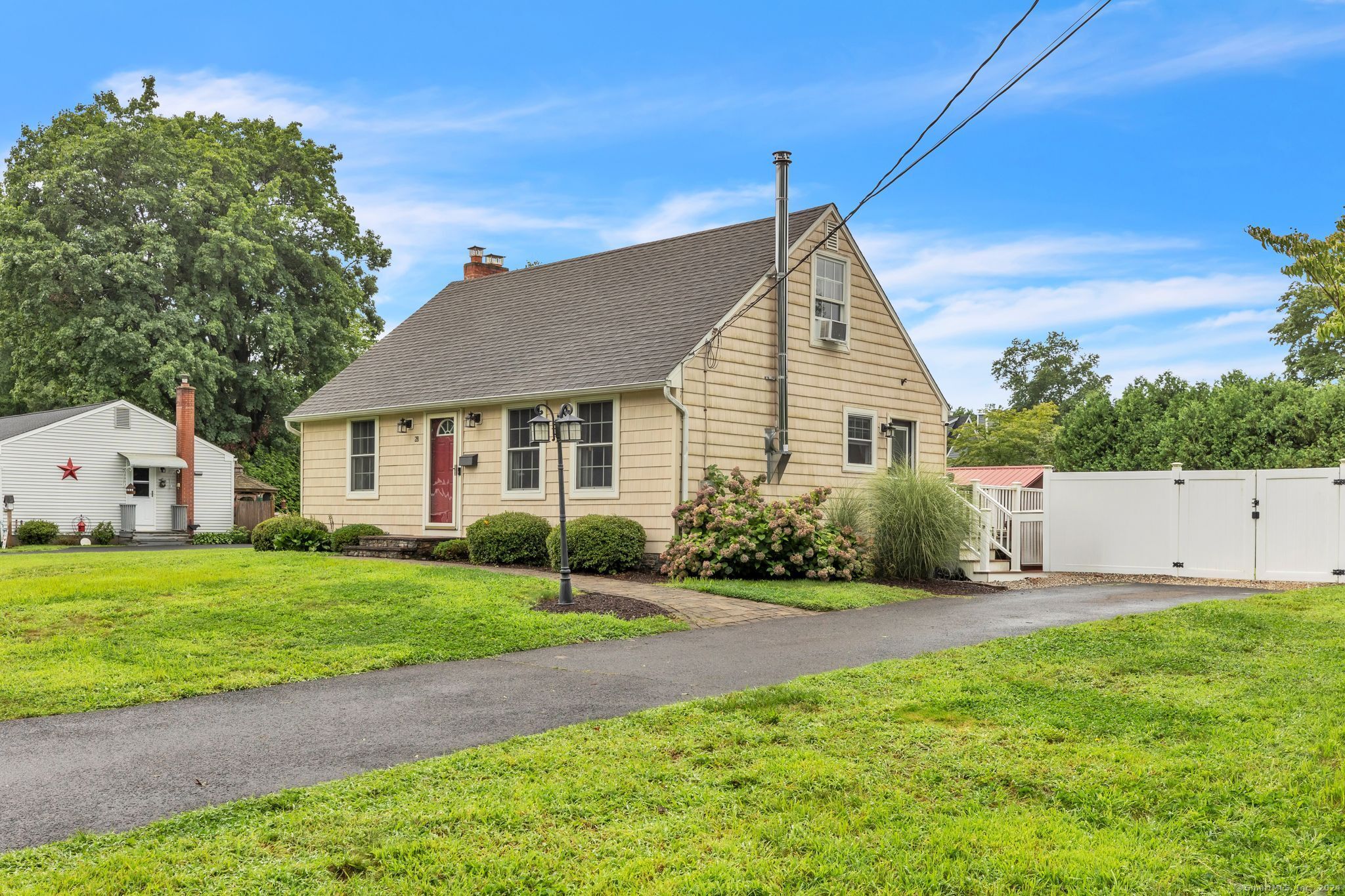 Photo 4 of 40 of 28 Windham Road house