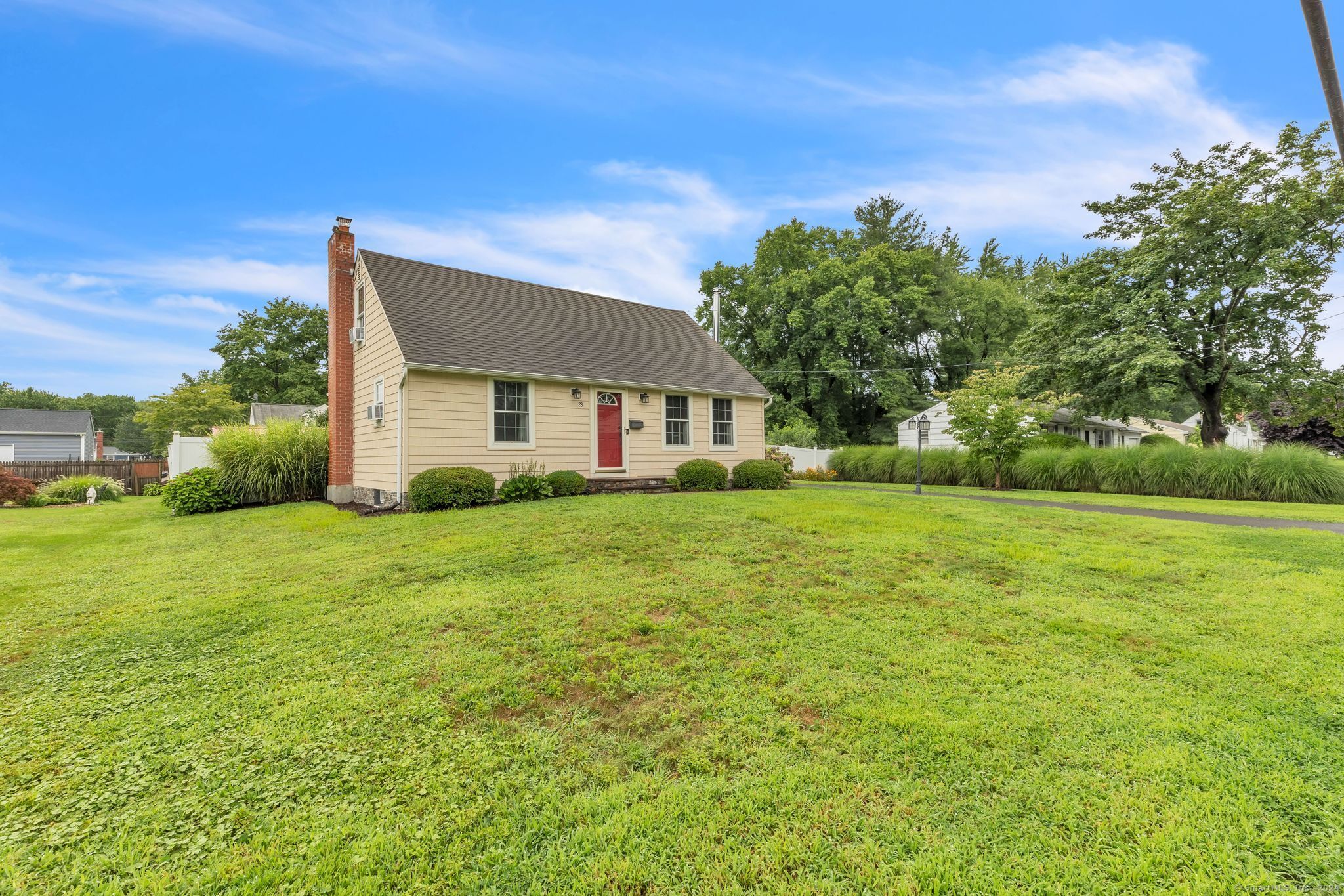 Photo 5 of 40 of 28 Windham Road house