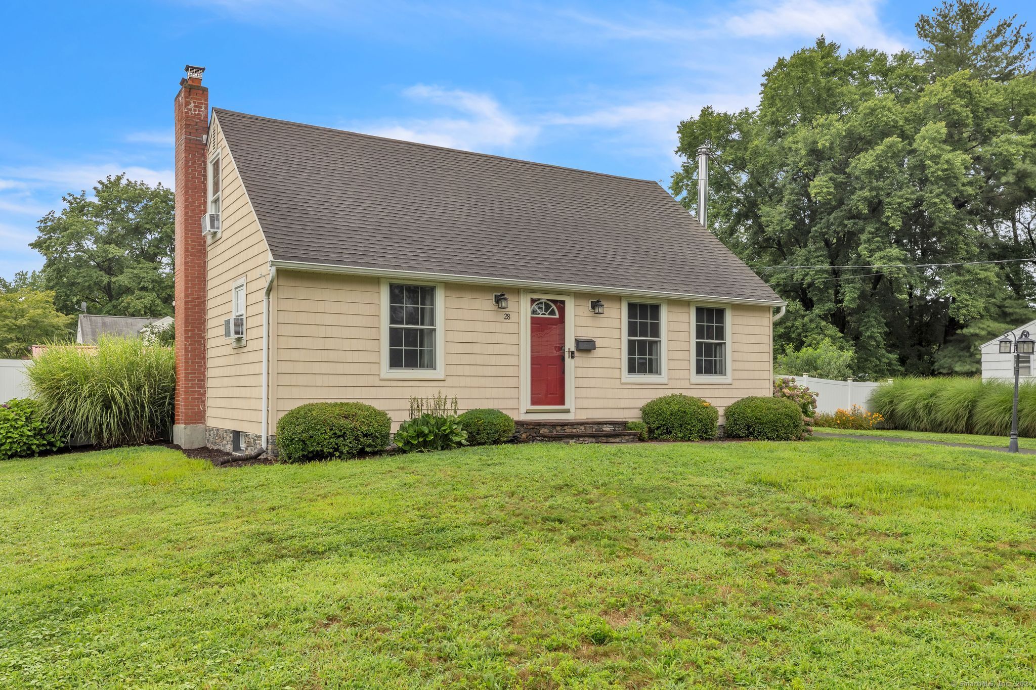 Photo 6 of 40 of 28 Windham Road house