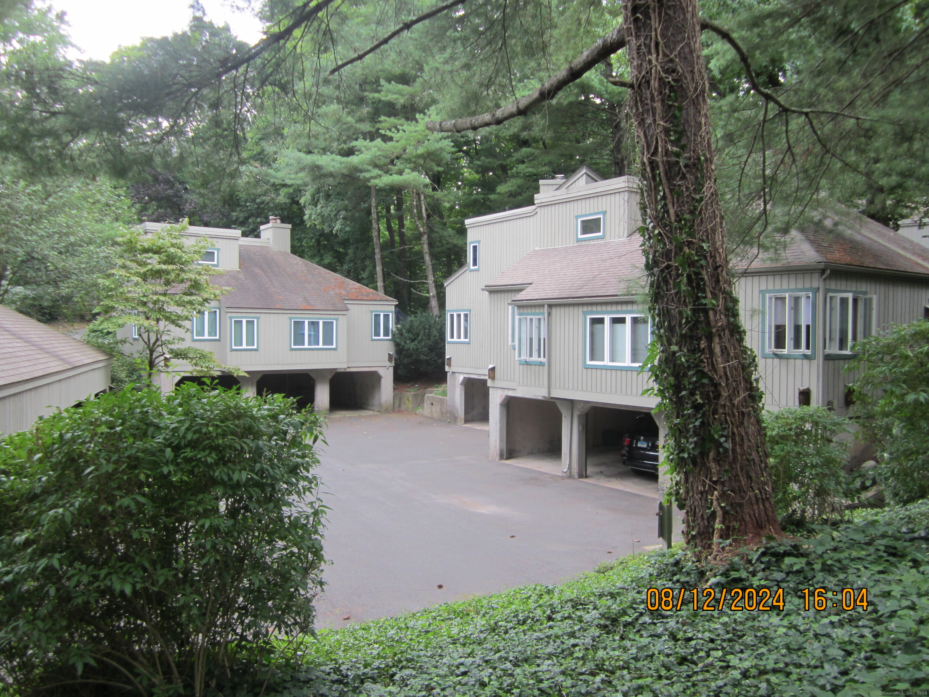 Photo 4 of 30 of 2 Talcott Glen H townhome