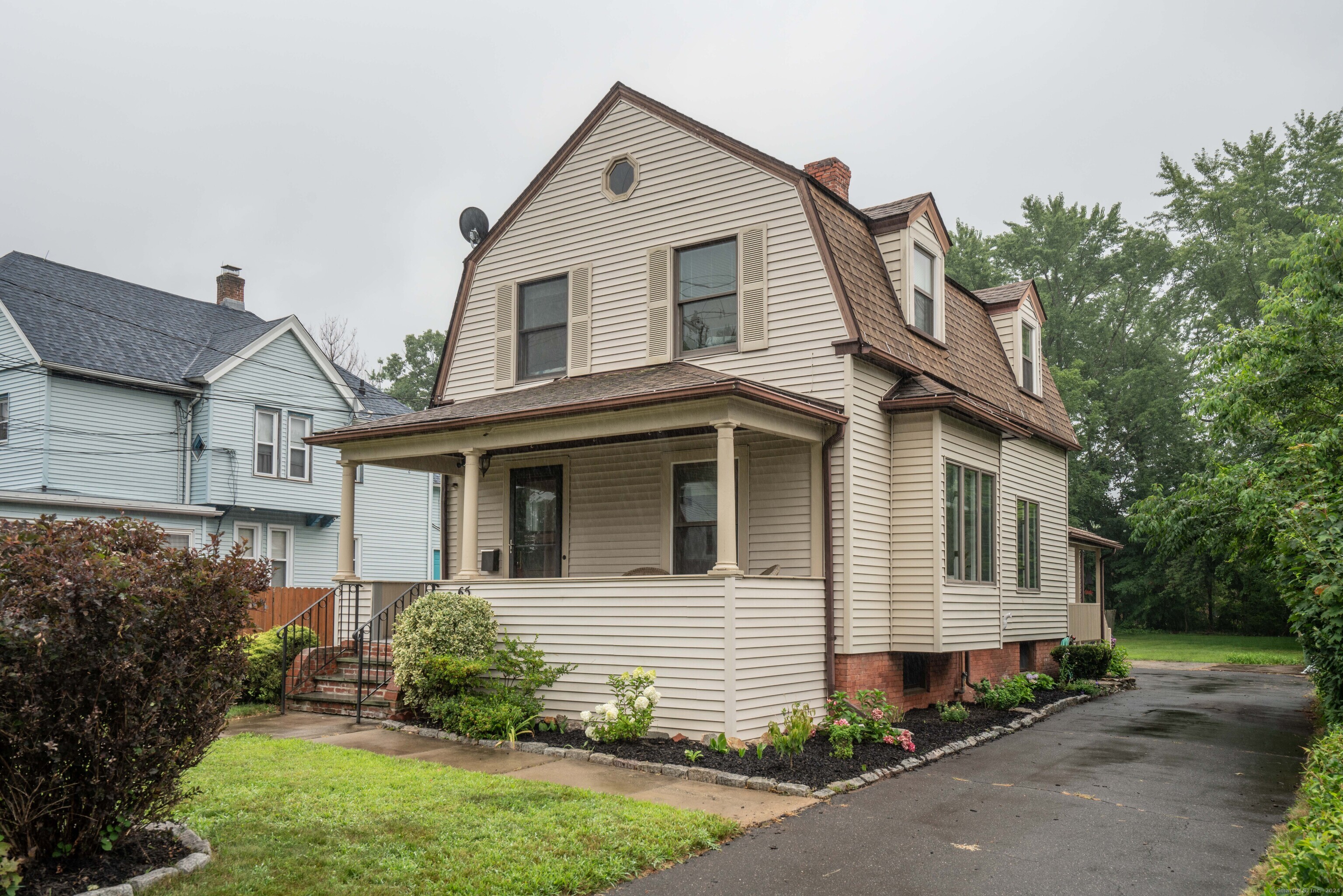 Photo 1 of 37 of 65 Naubuc Avenue house