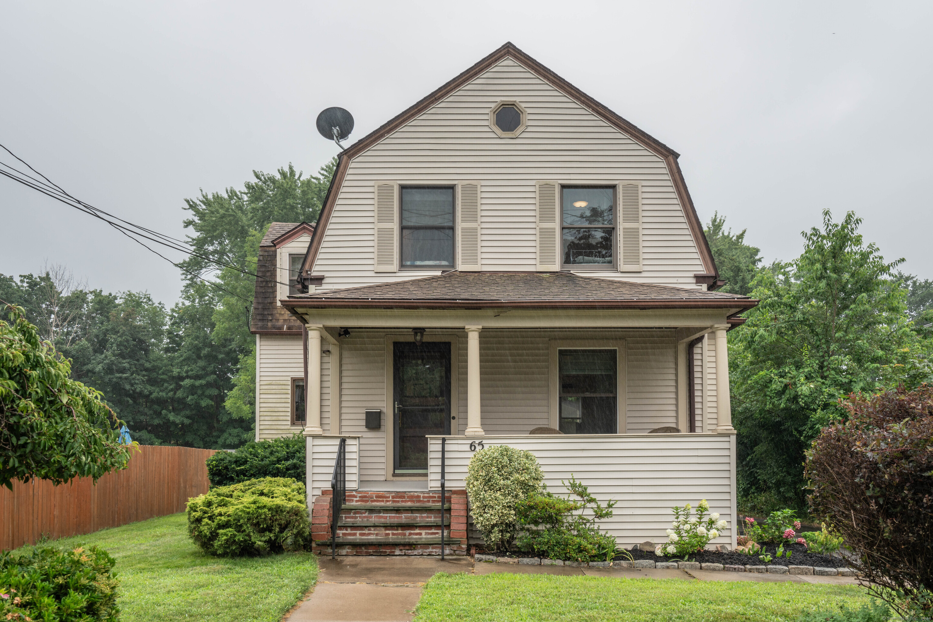 Photo 2 of 37 of 65 Naubuc Avenue house