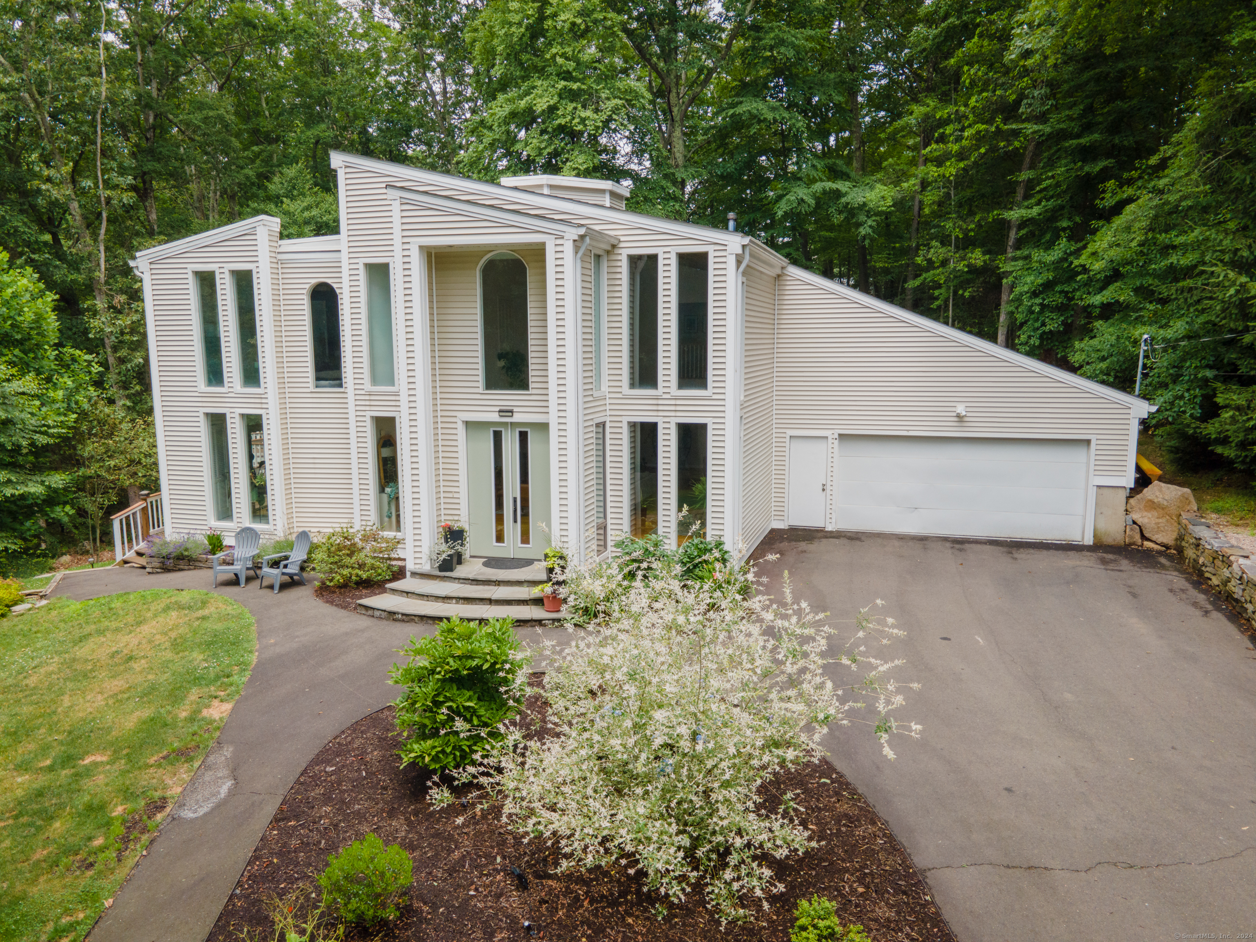 Photo 2 of 39 of 80 Fernwood Drive house