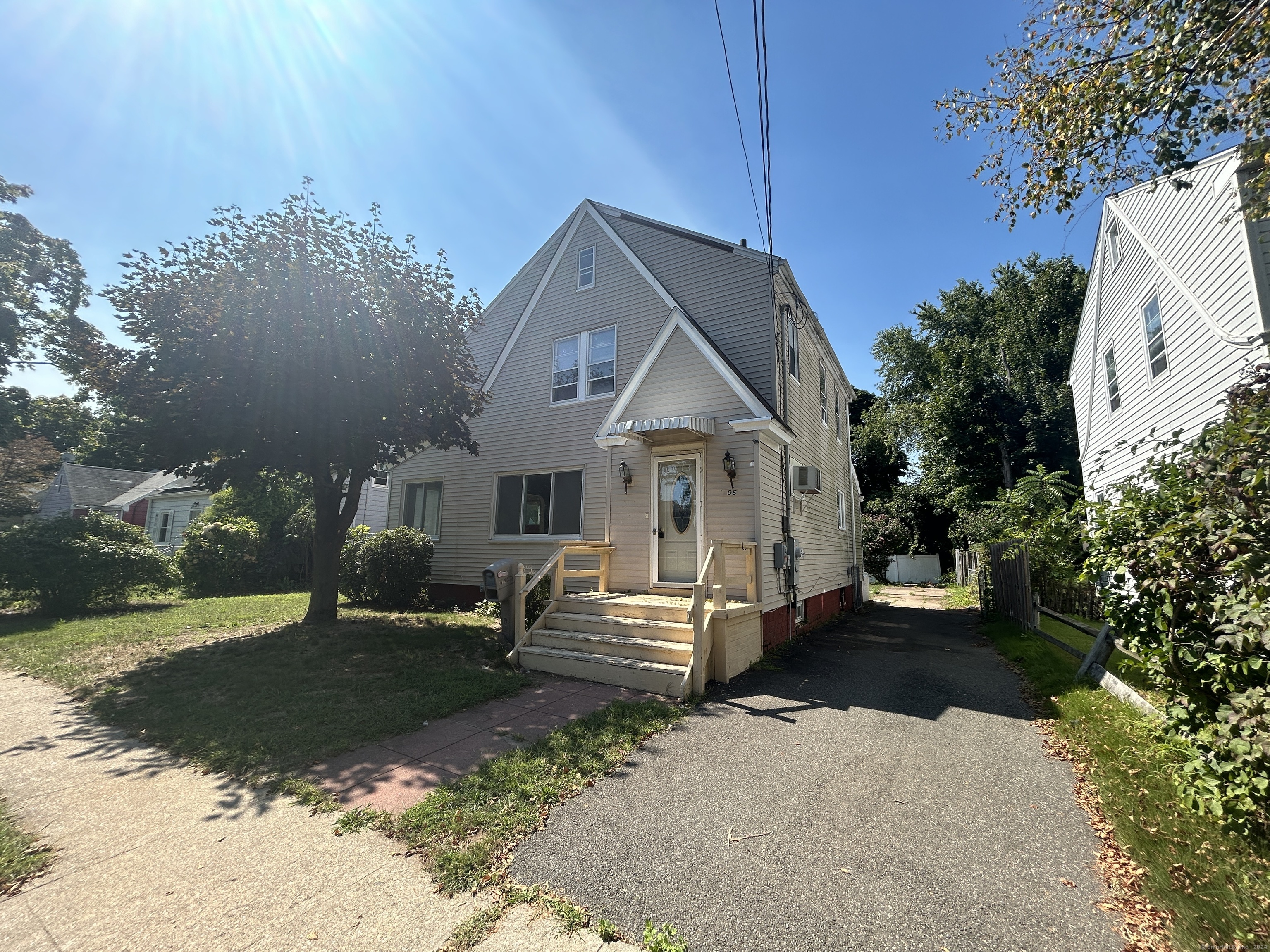 Photo 3 of 26 of 106 Elmer Avenue house