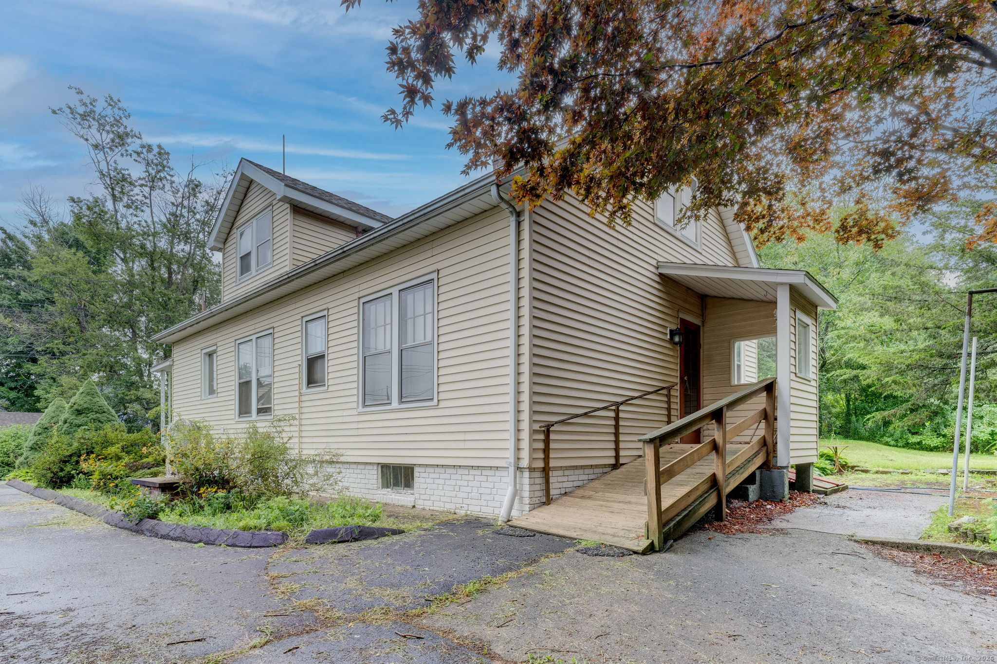 Photo 5 of 34 of 61 Hobson Avenue house