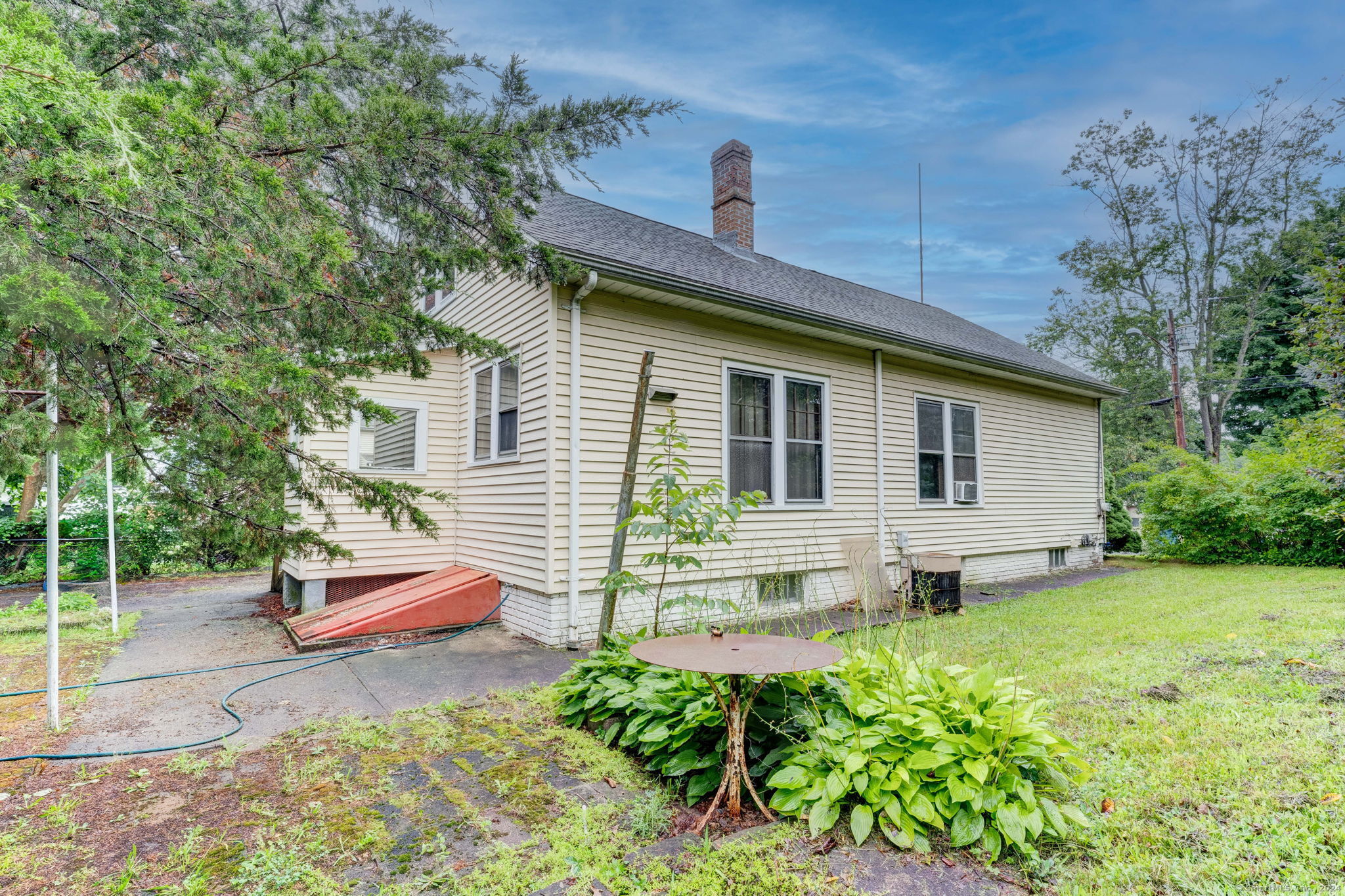 Photo 6 of 34 of 61 Hobson Avenue house