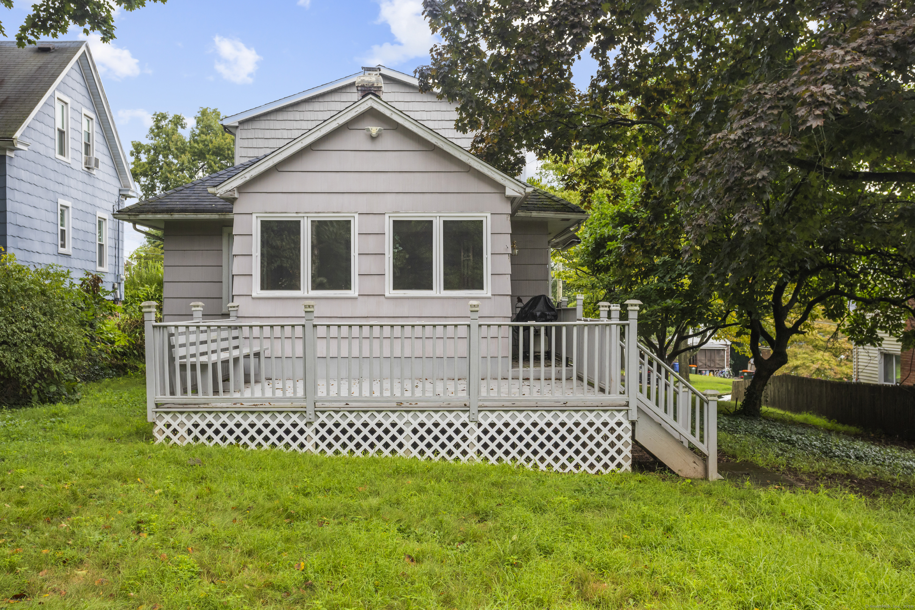 Photo 3 of 19 of 86 Highland Avenue house