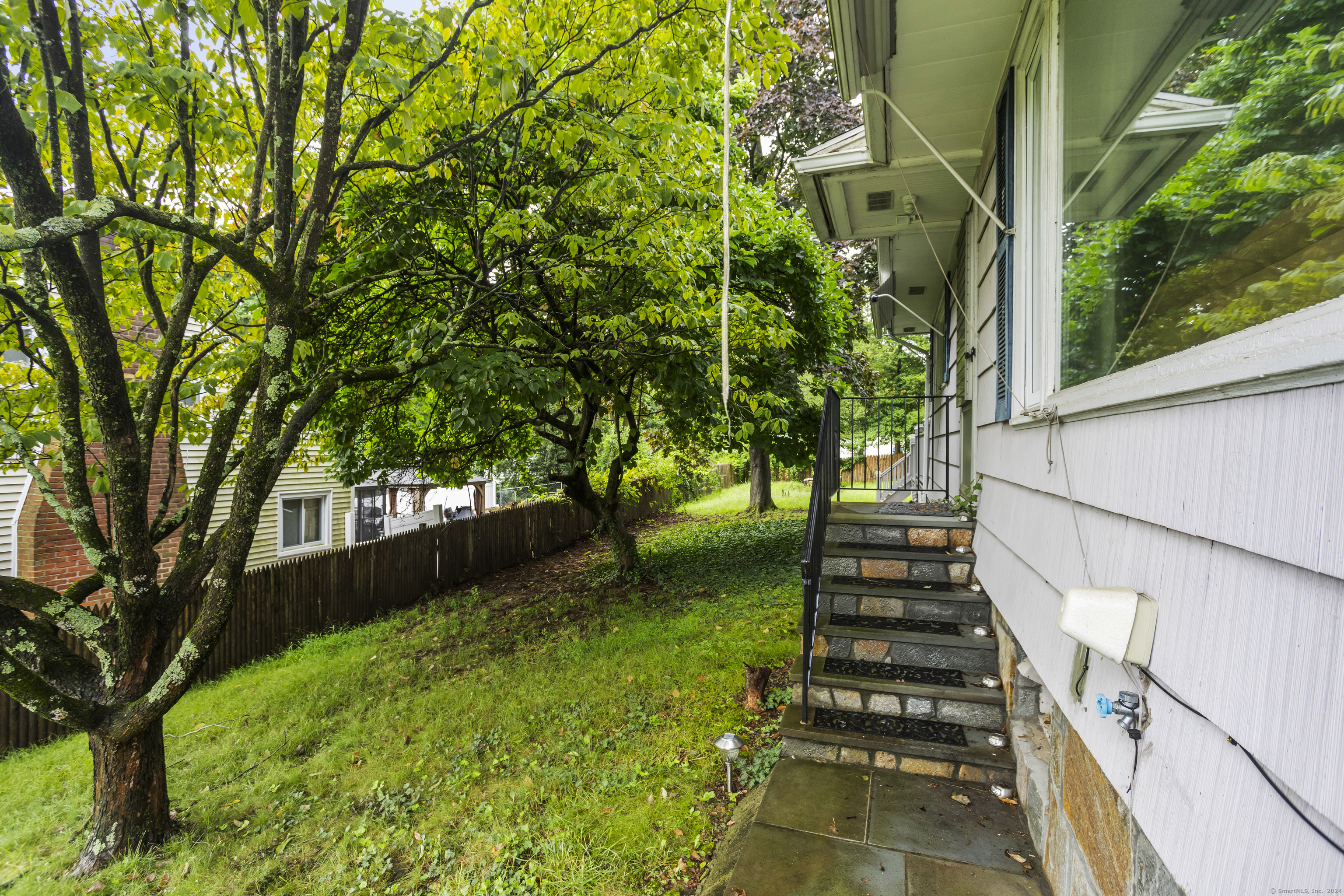 Photo 4 of 19 of 86 Highland Avenue house