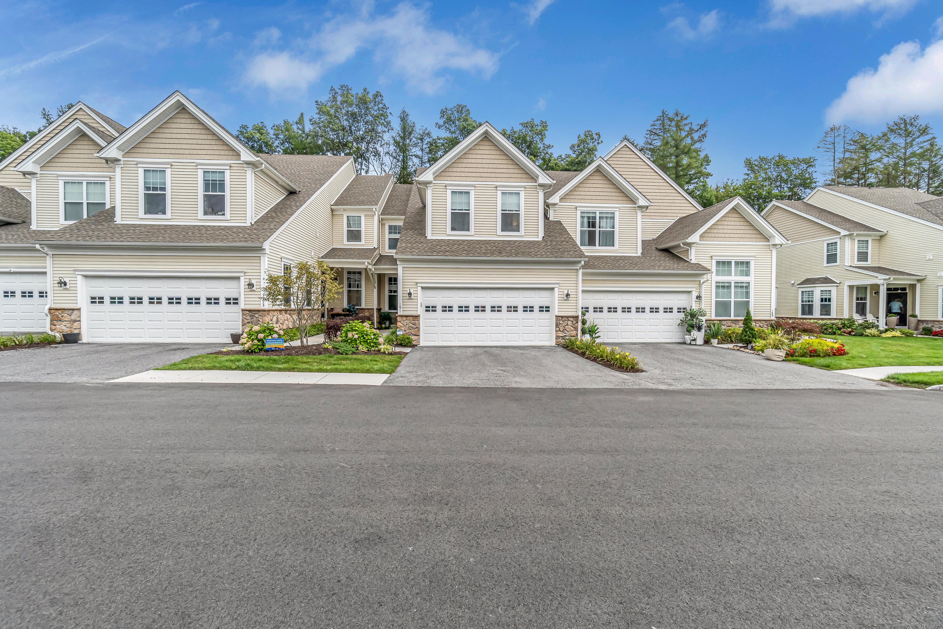 Photo 1 of 37 of 191 Ridgewood Drive 191 townhome