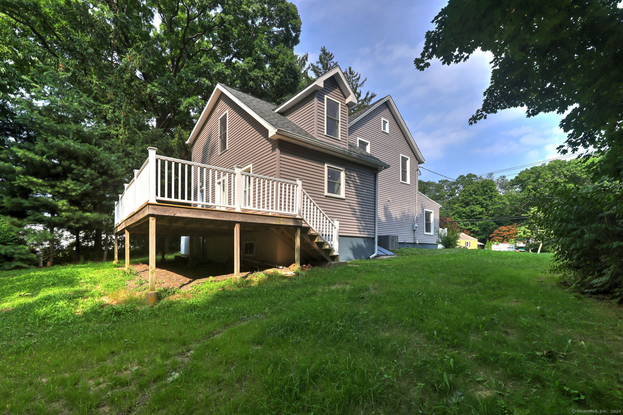 Photo 4 of 40 of 964 Naugatuck Avenue house