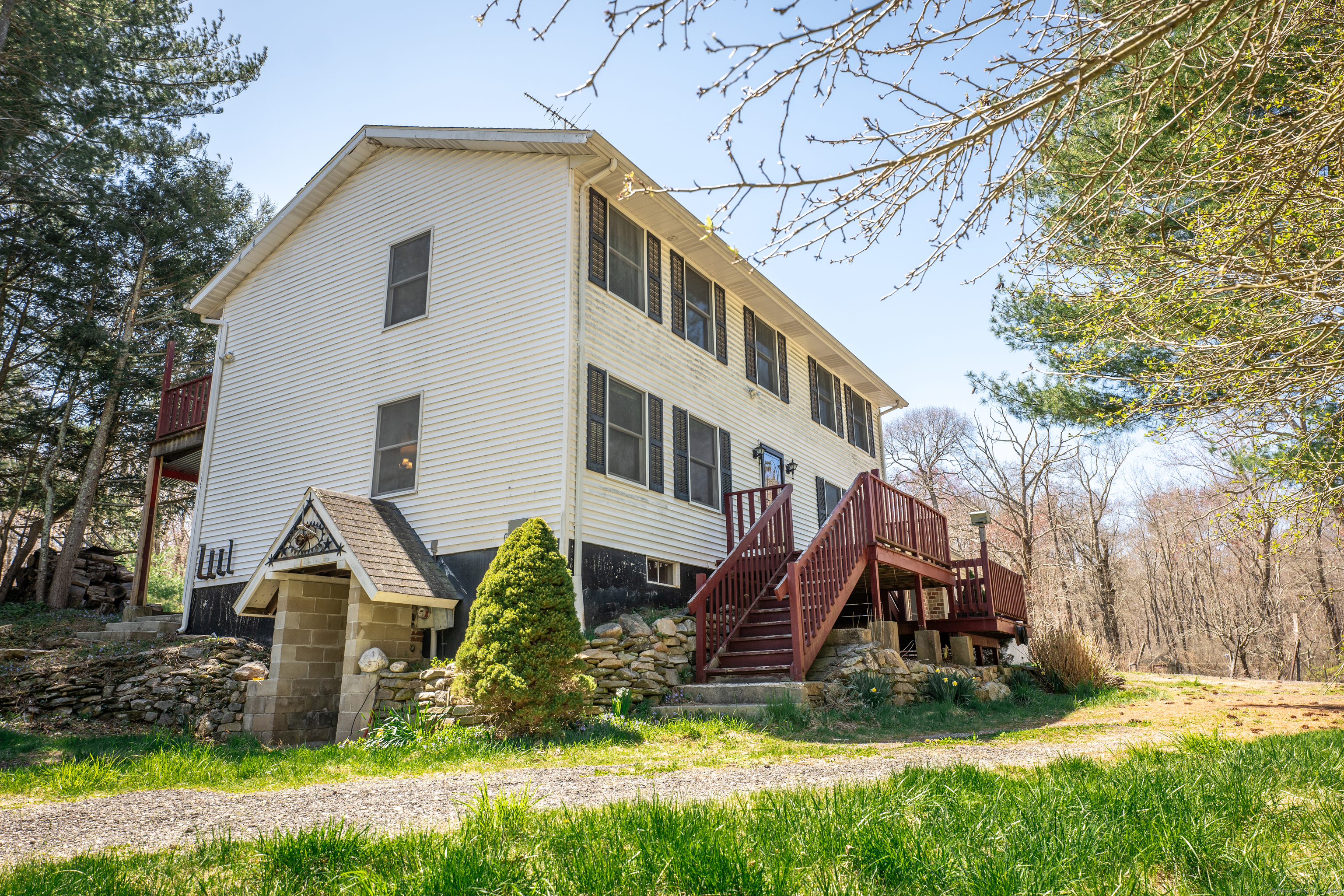 Photo 3 of 19 of 1460 Old Colchester Road house