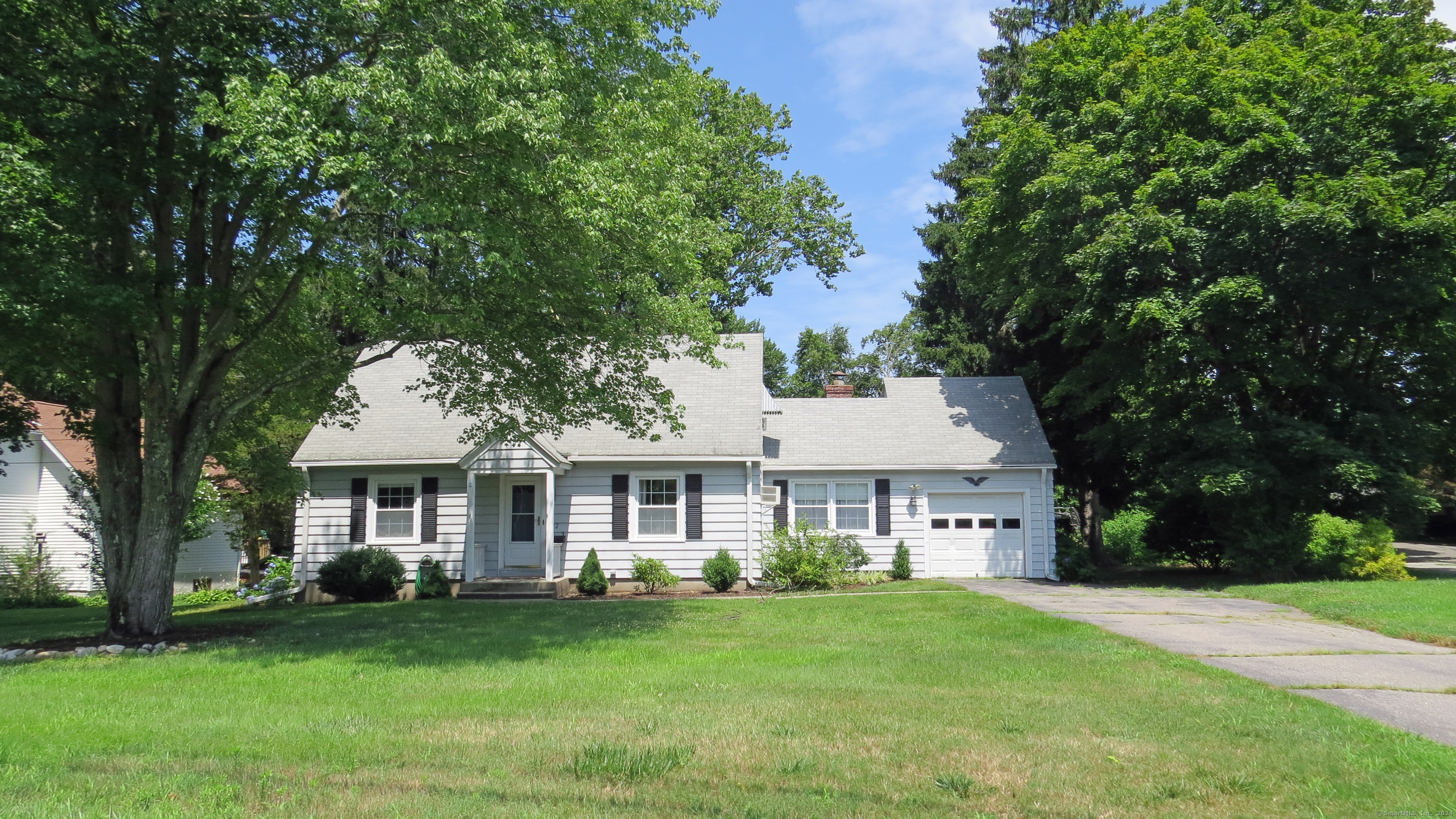 Photo 1 of 34 of 12 Beacon Manor Road house