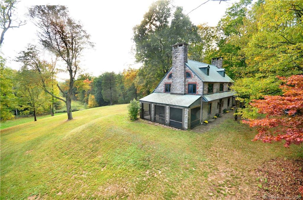 Photo 3 of 37 of 295 Stub Hollow Road house