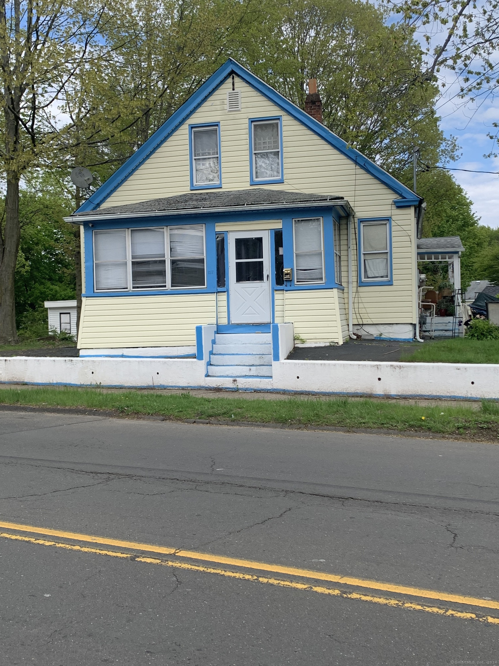 Photo 2 of 11 of 137 Eastern Street house