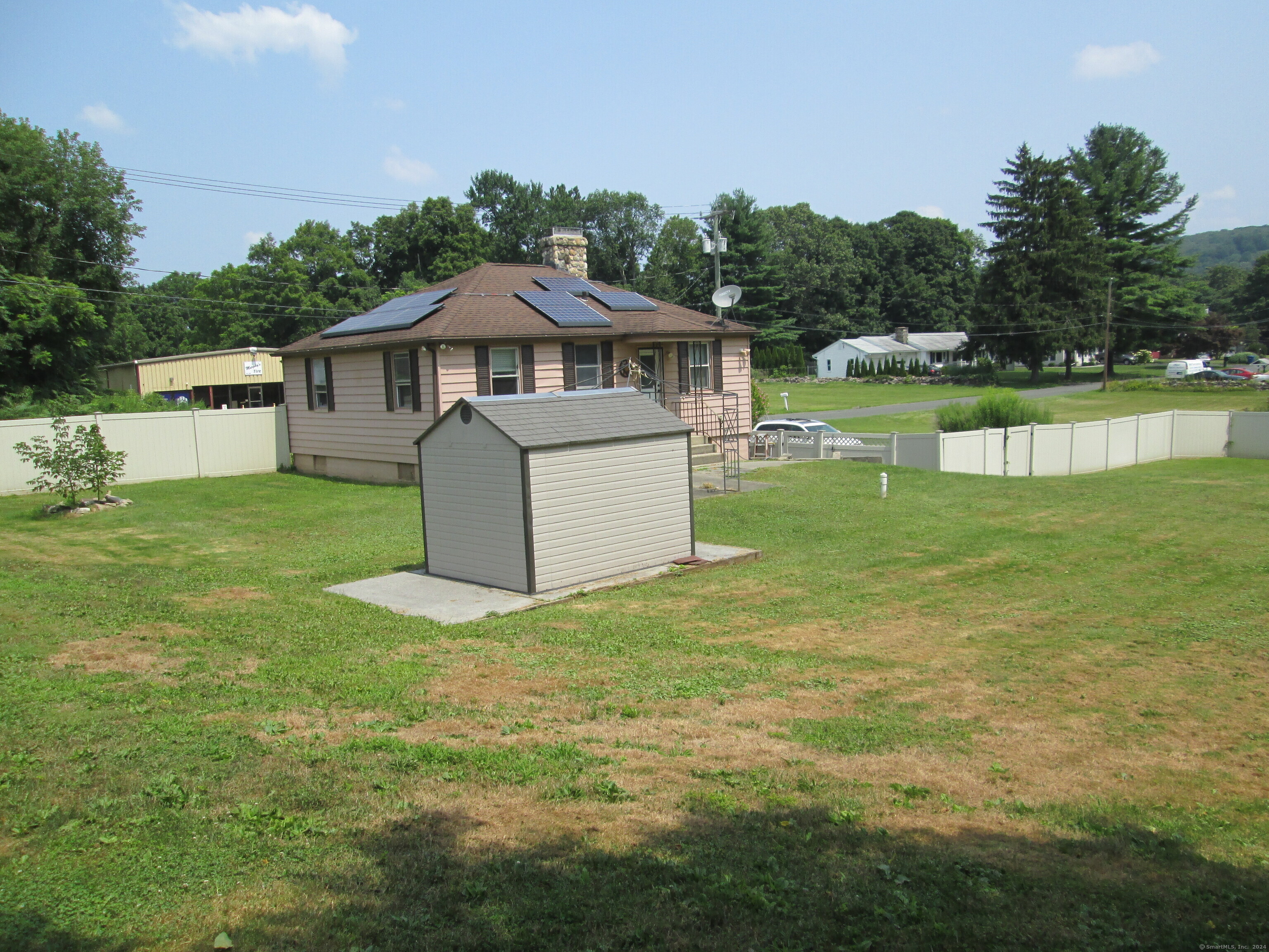 Photo 13 of 17 of 6 Howland Road house