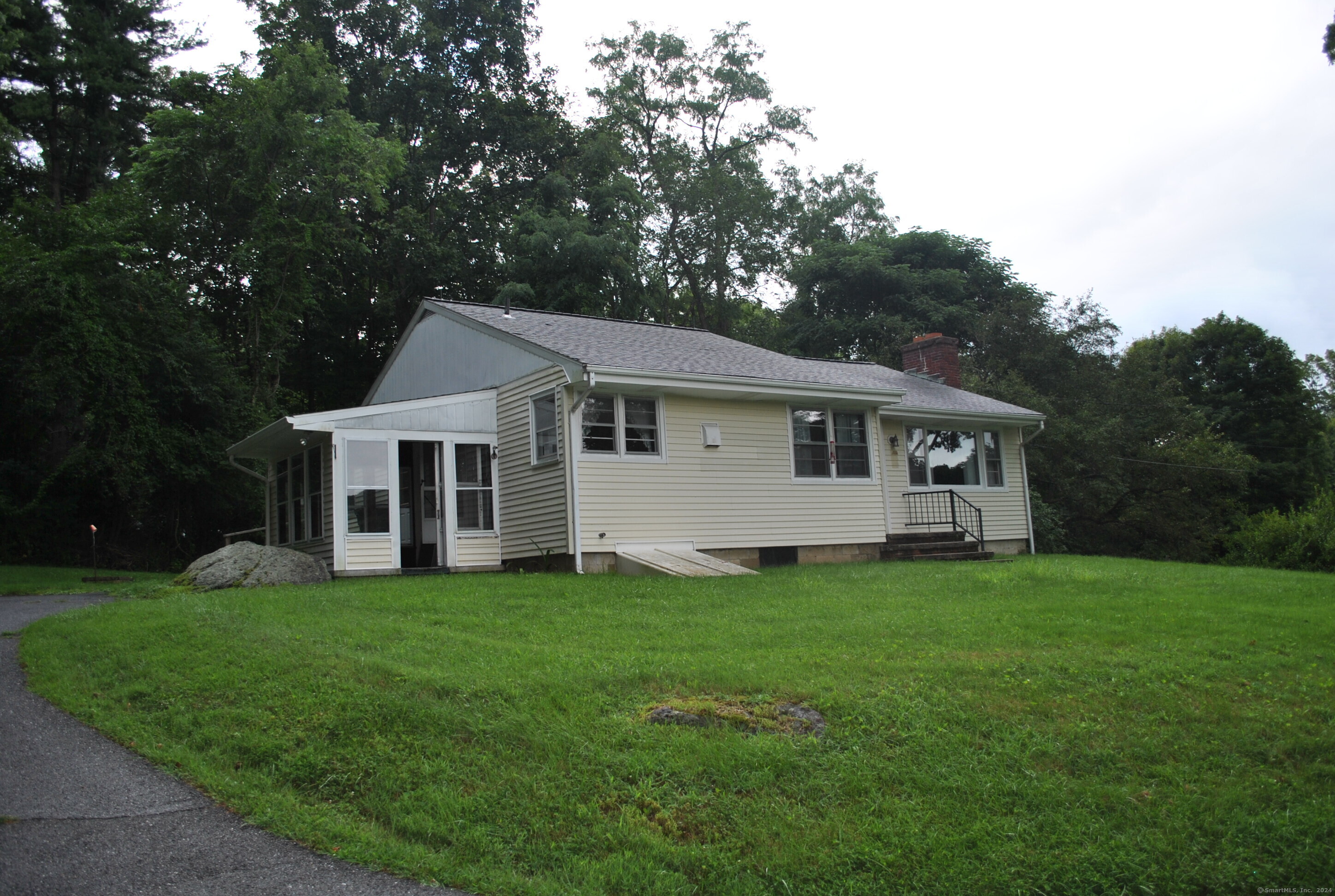 Photo 1 of 22 of 191 Aspetuck Ridge Road house