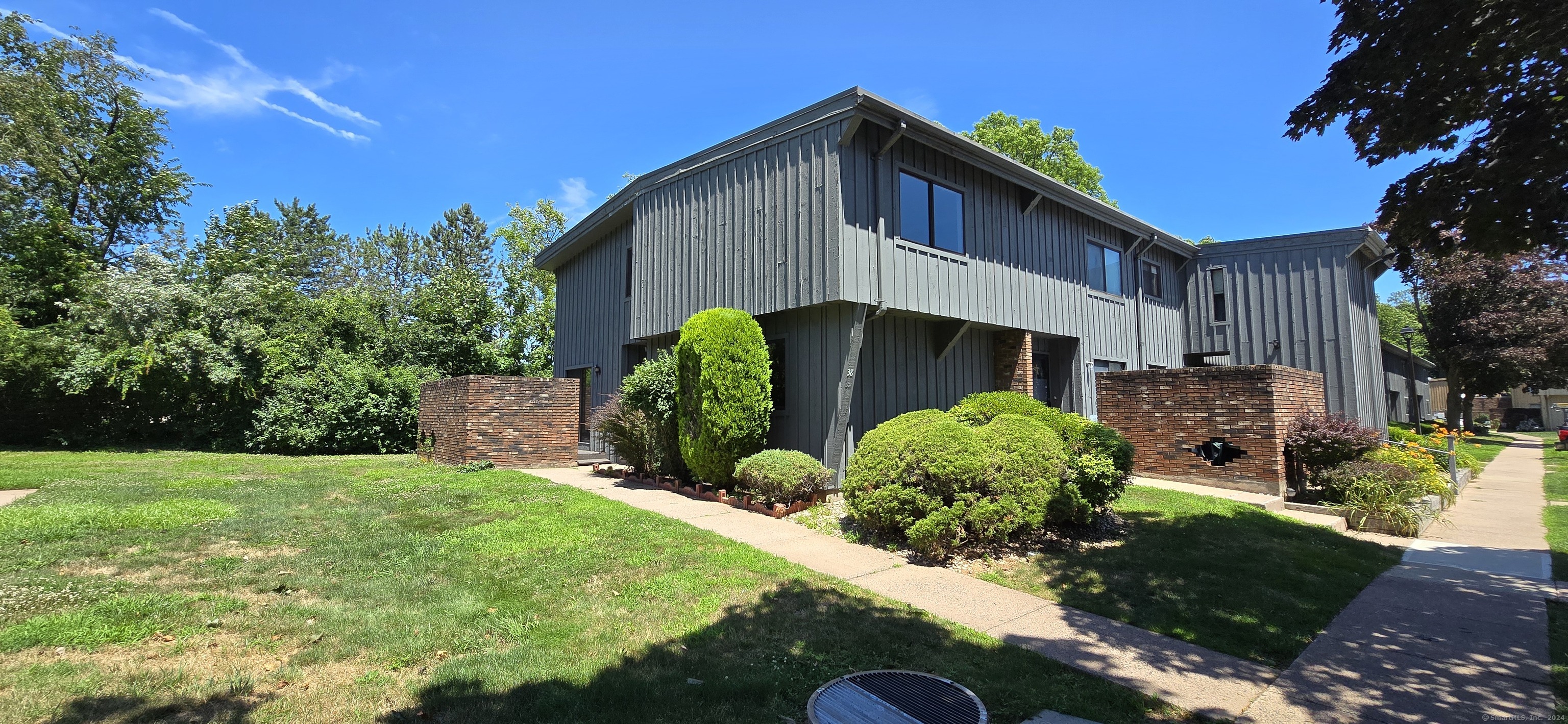 Photo 1 of 16 of 38 Webster Court 38 townhome