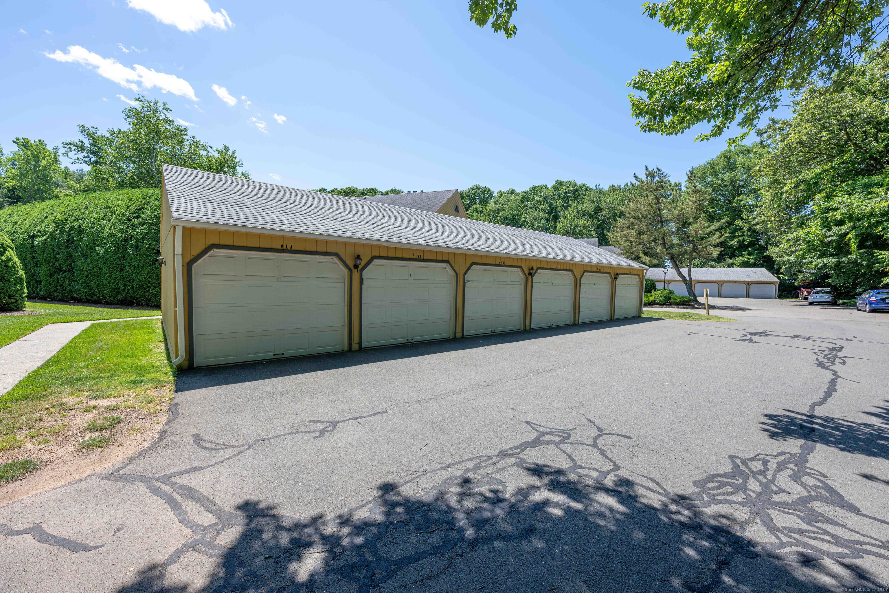 Photo 2 of 29 of 1400 Hartford Turnpike 33 townhome