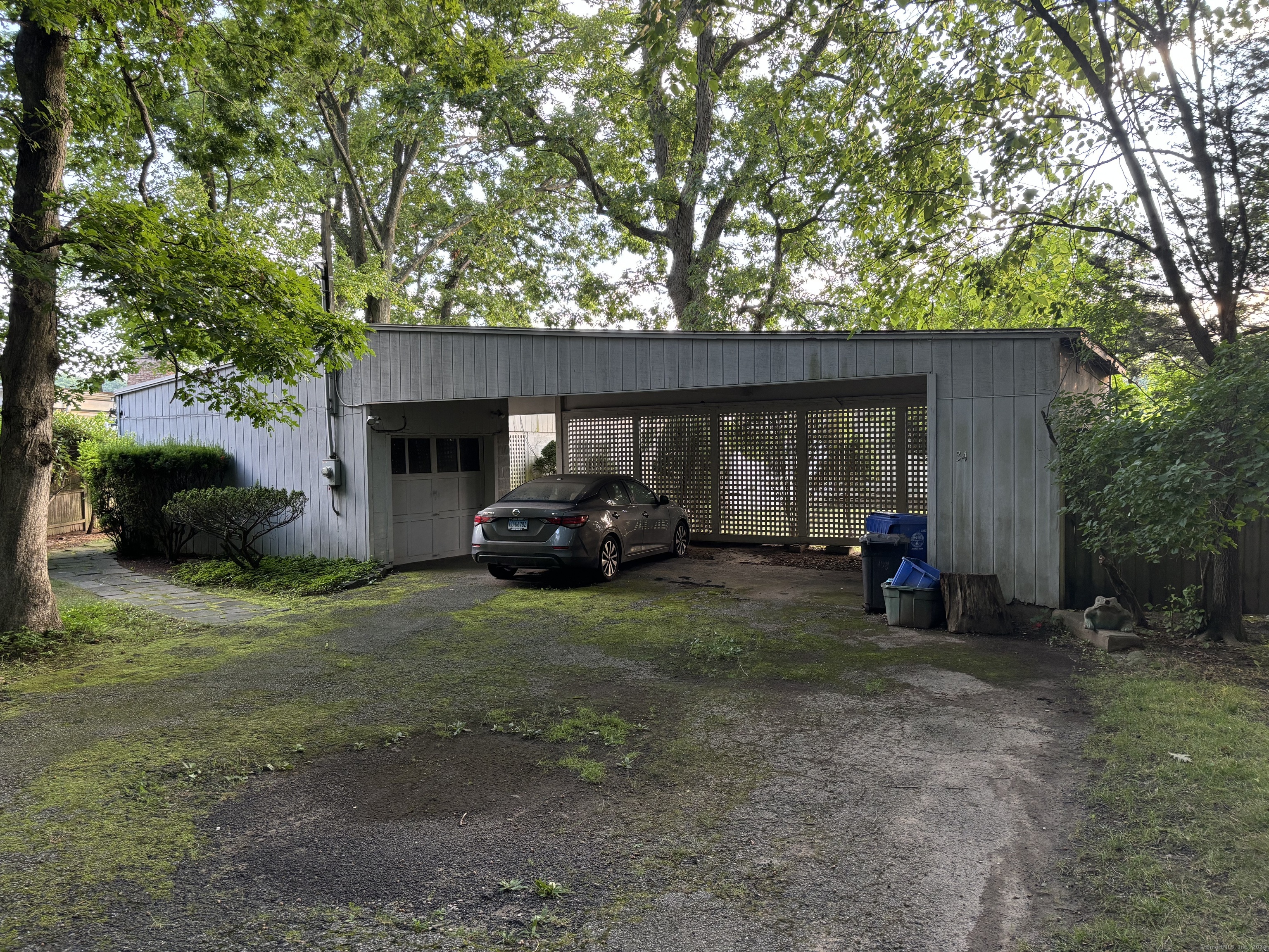 Photo 1 of 10 of 34 Splitrock Road house