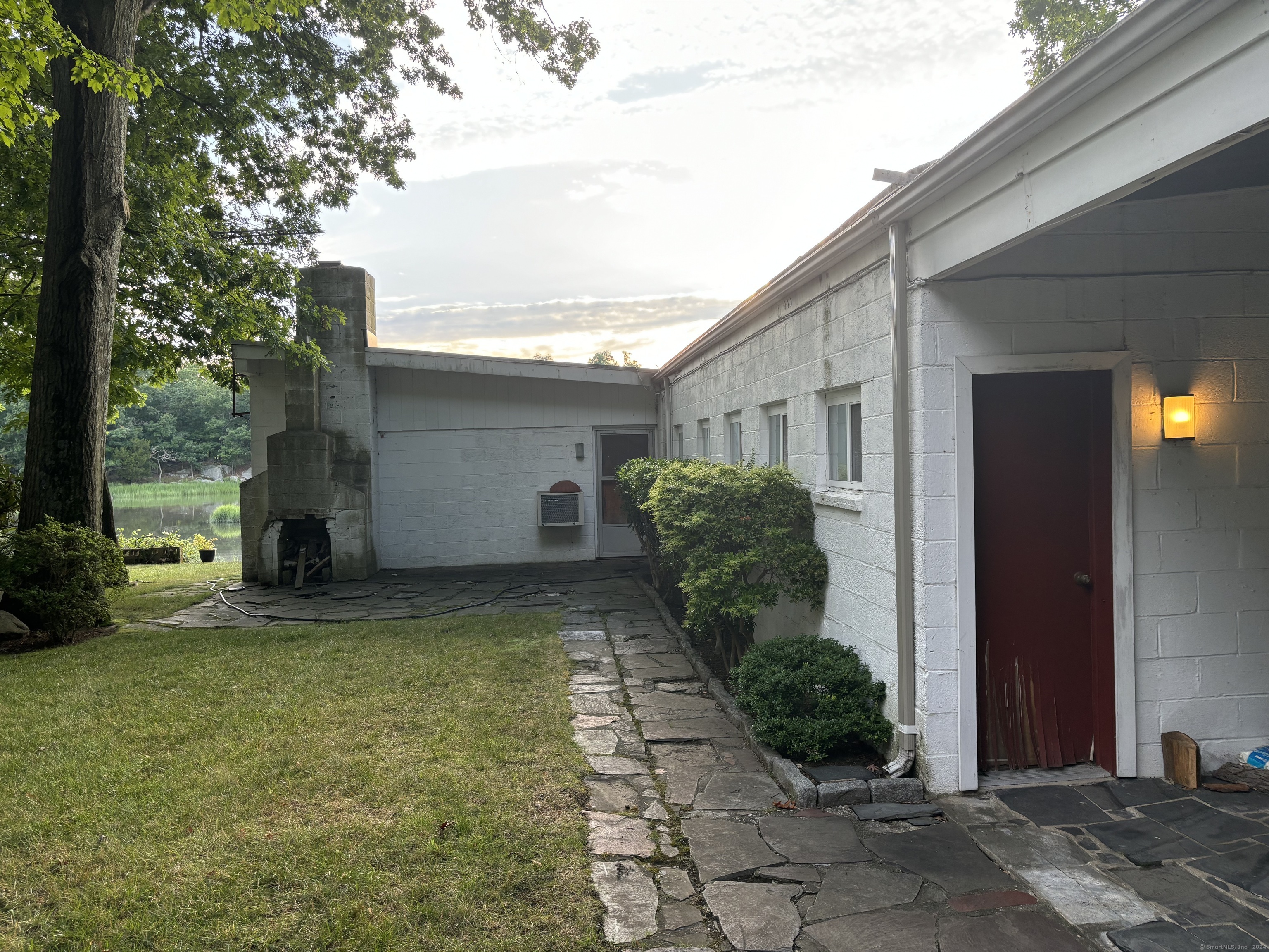 Photo 3 of 10 of 34 Splitrock Road house