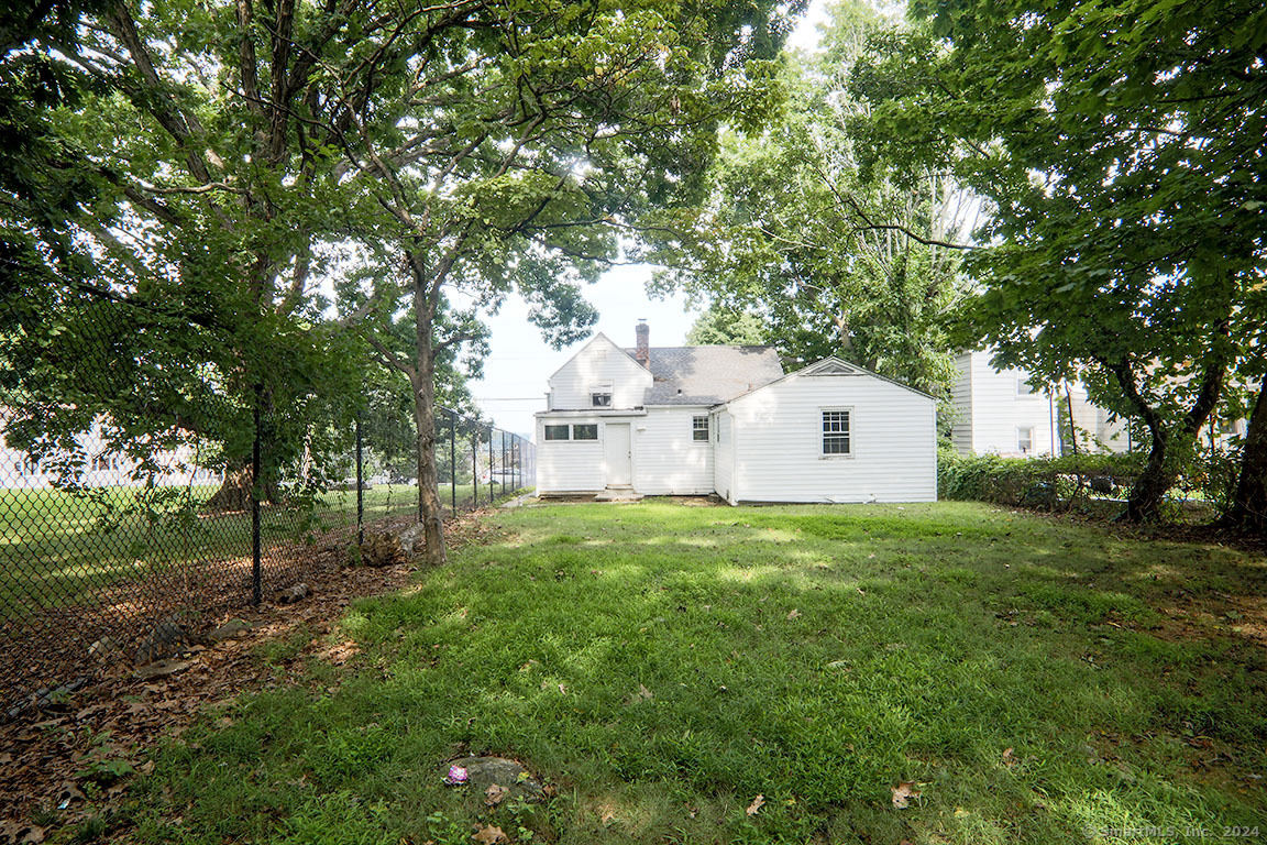 Photo 2 of 26 of 1 Fairview Avenue house