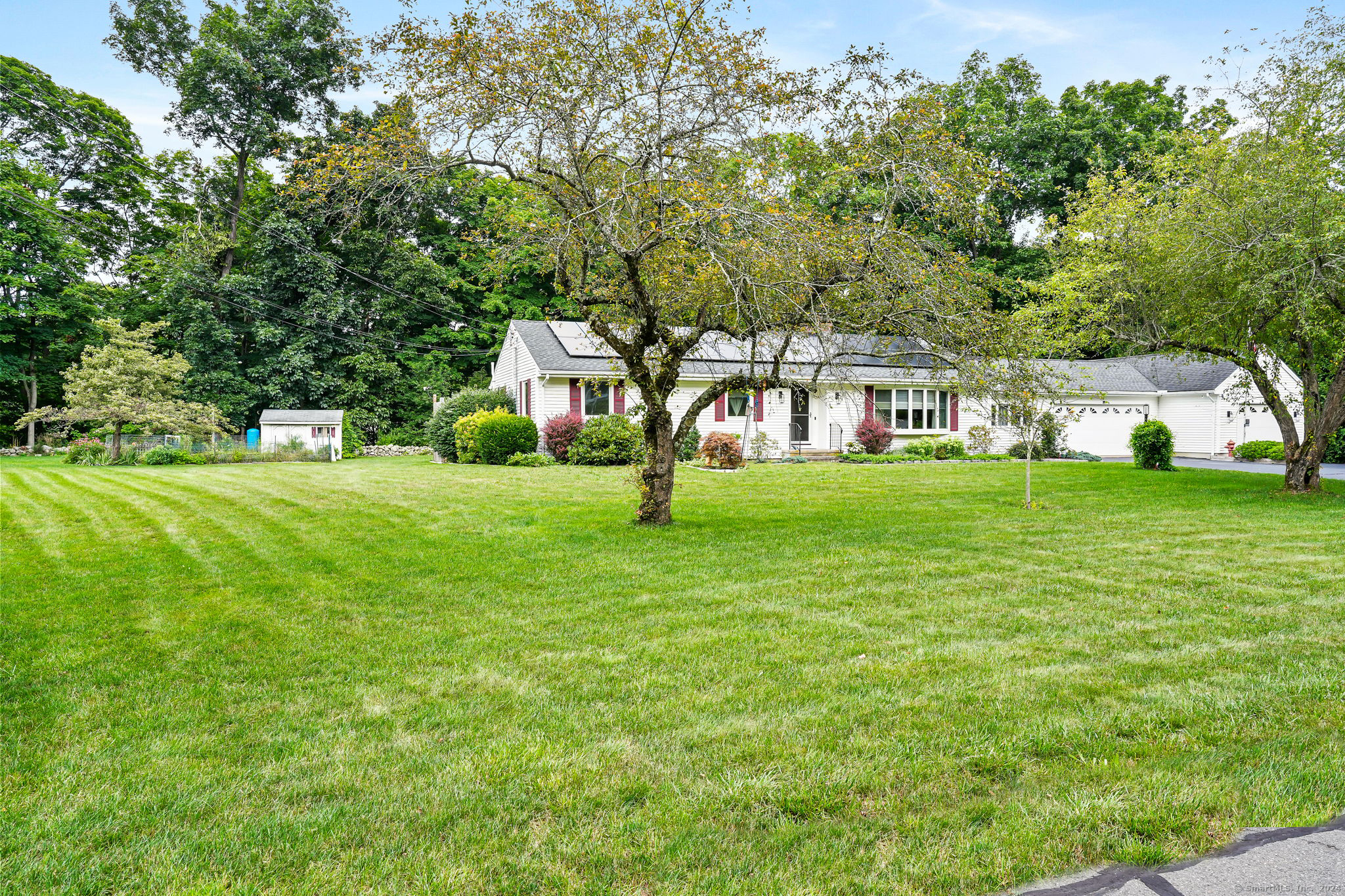 Photo 4 of 40 of 22 Middlefield Road house