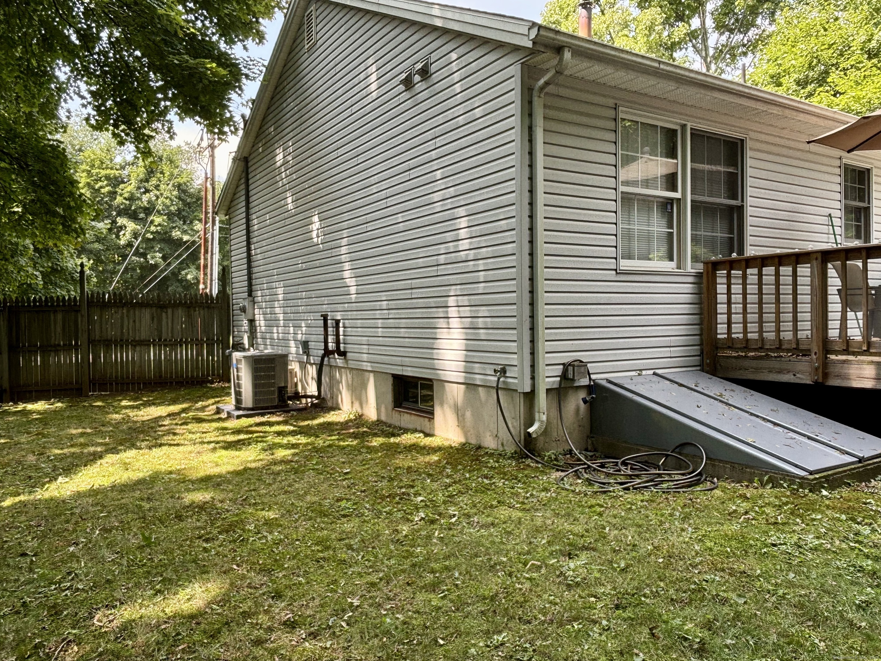 Photo 8 of 25 of 30 Farmington Avenue house