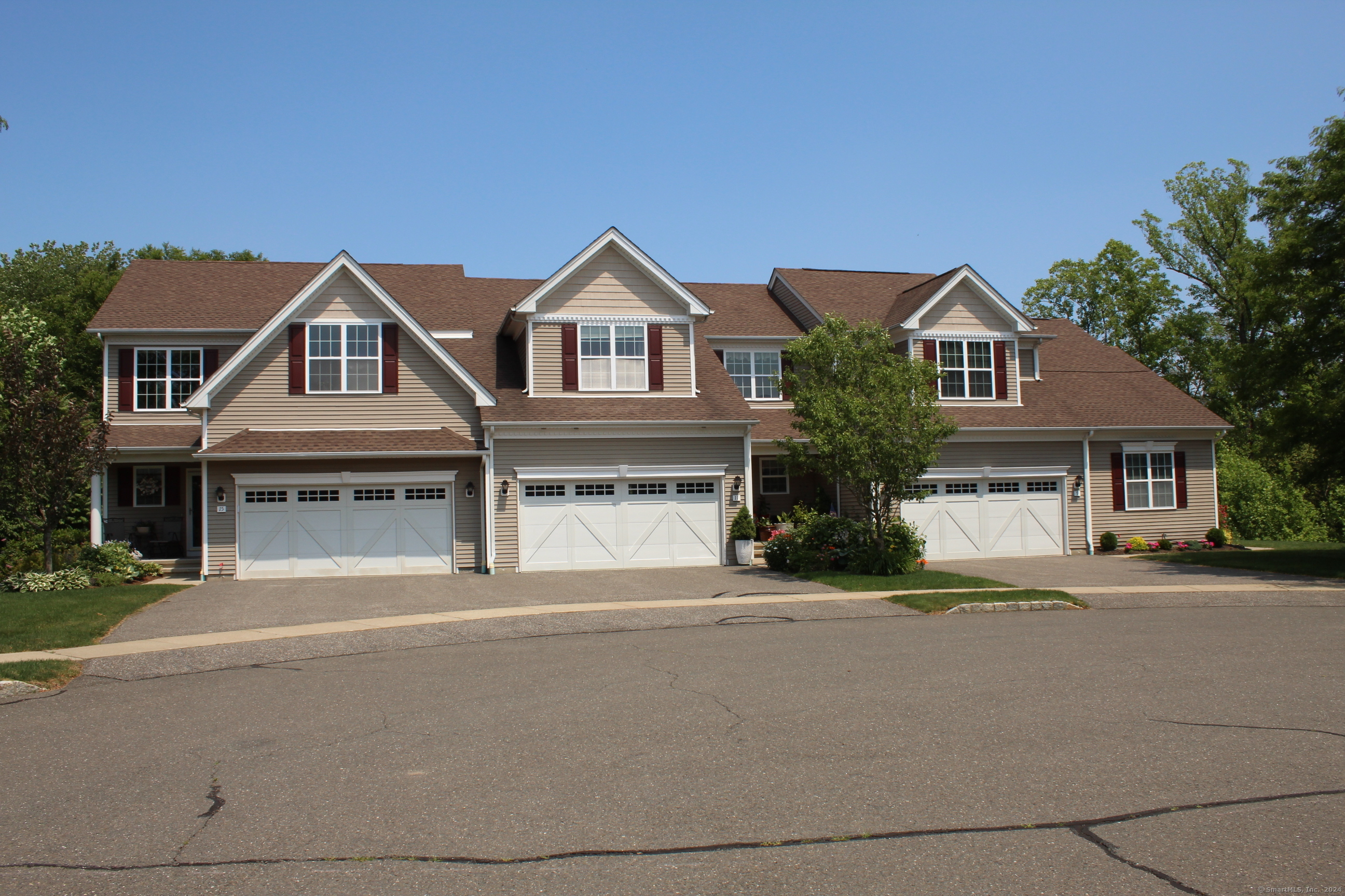 Photo 4 of 40 of 11 Poplar Drive townhome