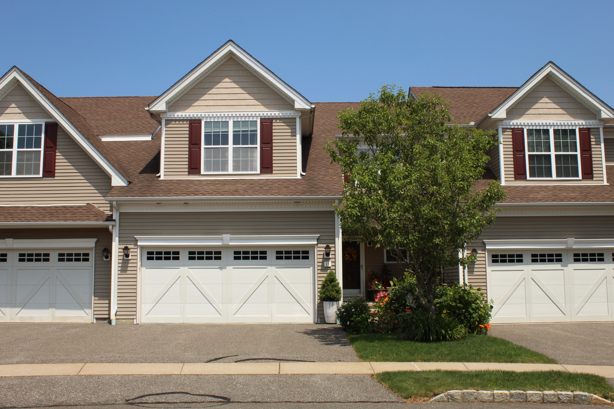 Photo 5 of 40 of 11 Poplar Drive townhome