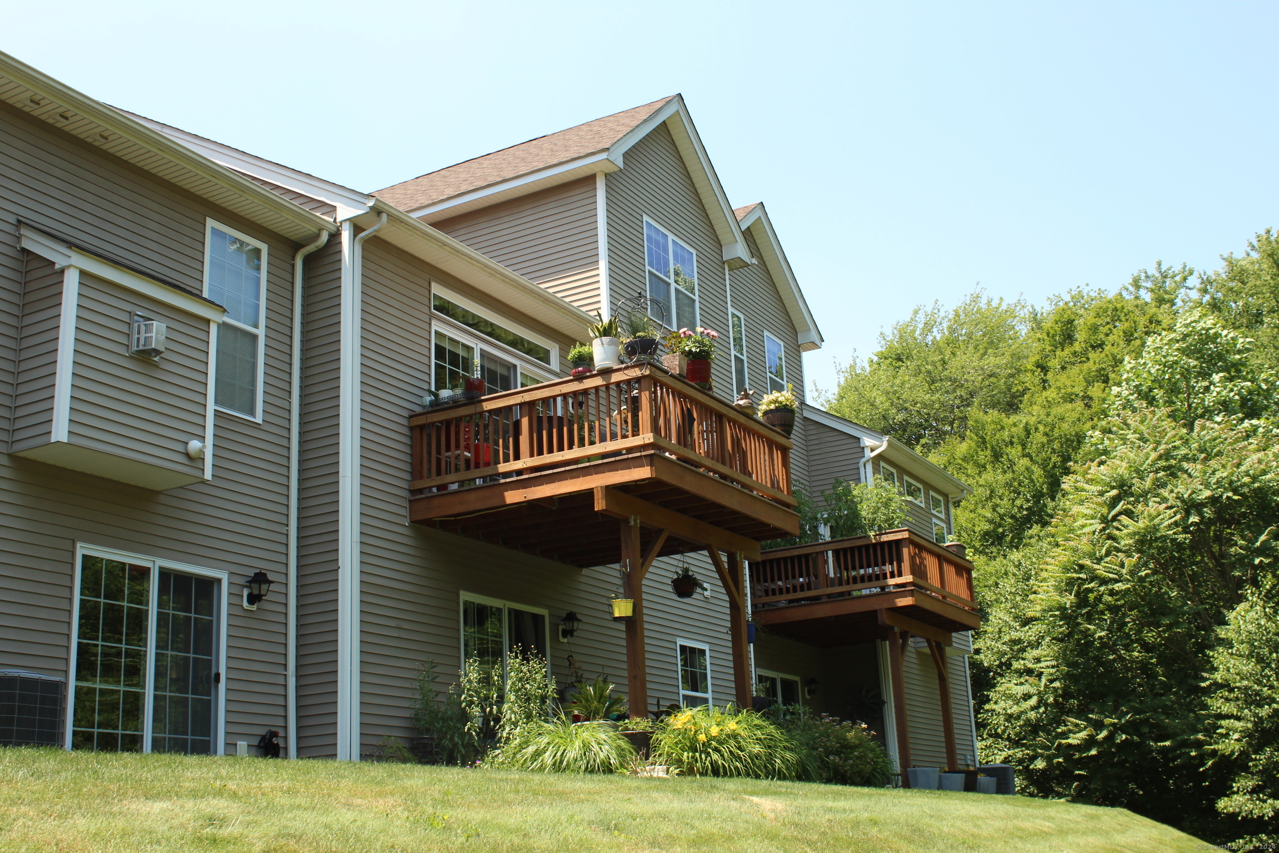 Photo 6 of 40 of 11 Poplar Drive townhome