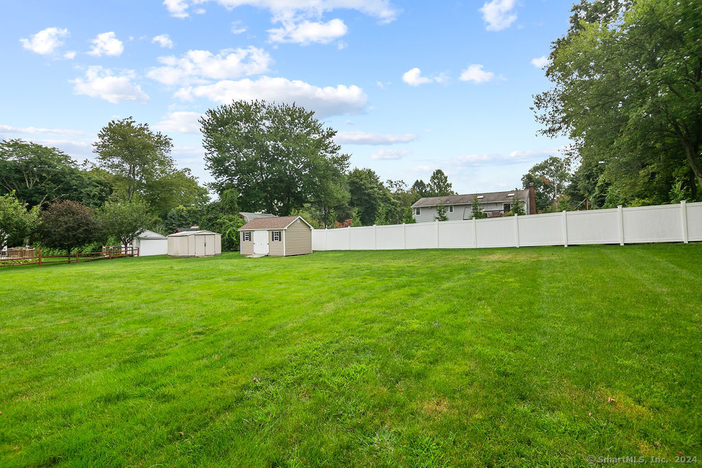 Photo 4 of 37 of 9 North Meadowridge Drive house