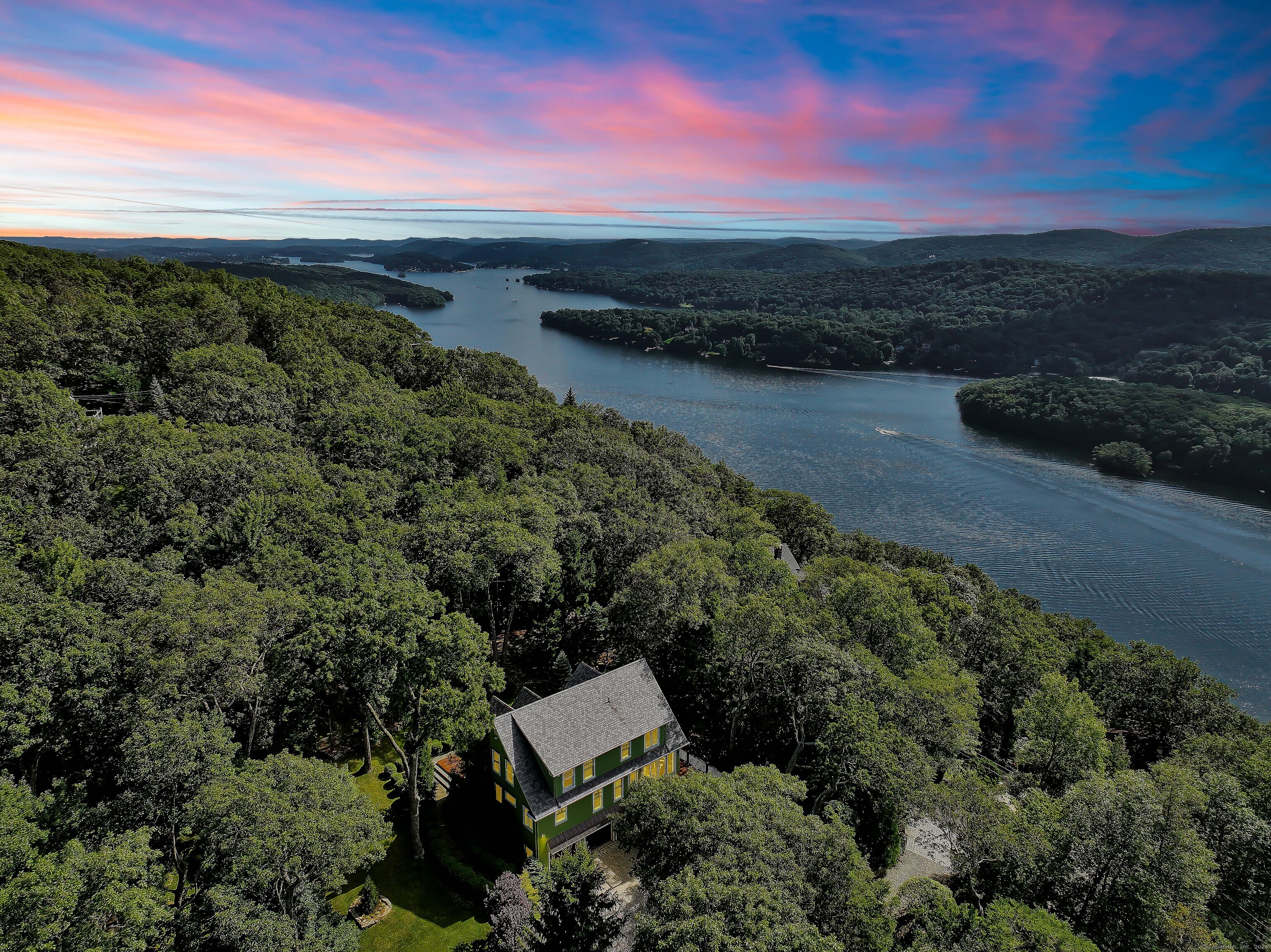 Photo 6 of 40 of 15 Skyline Drive house