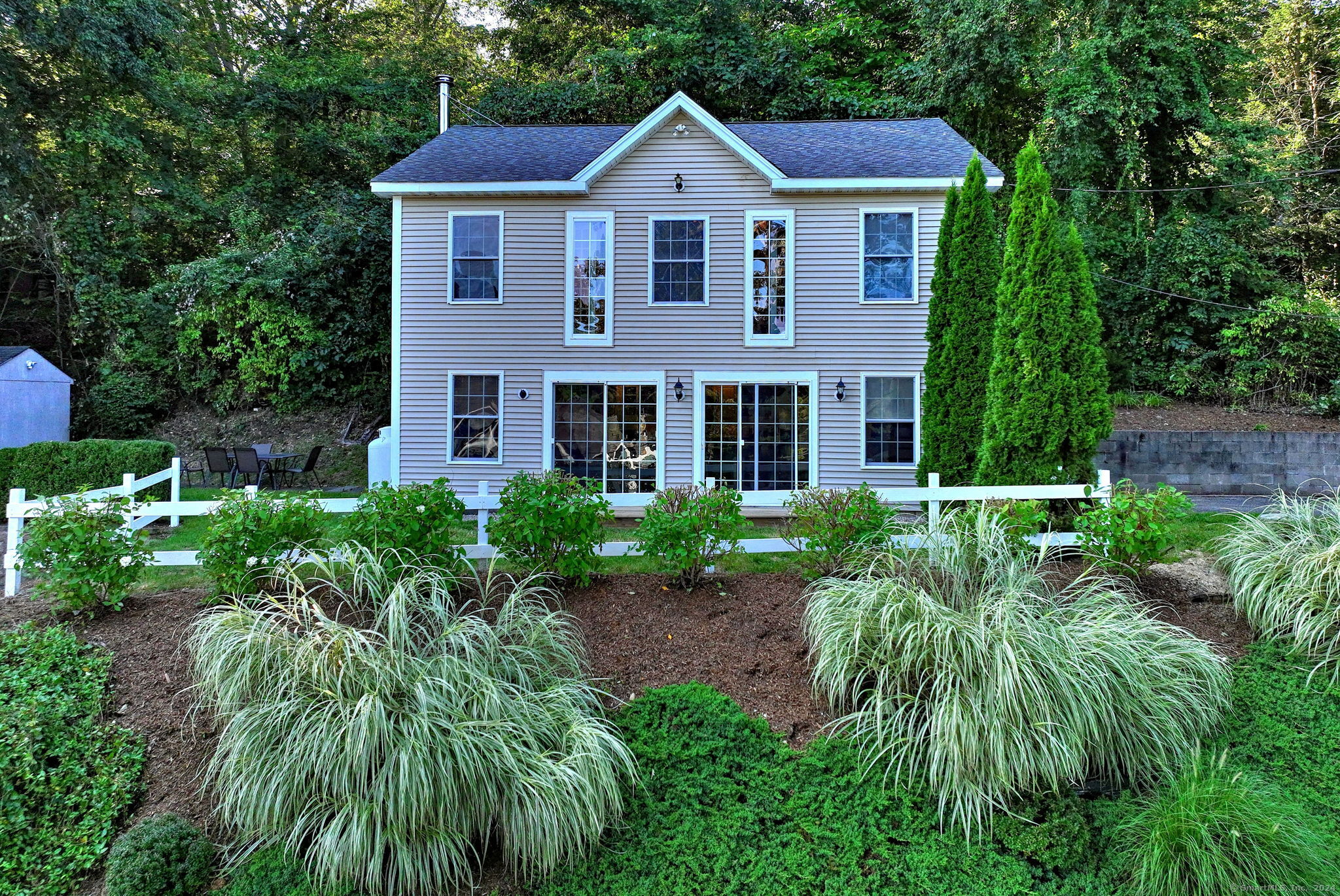 Photo 1 of 28 of 106 Lakemere Drive house