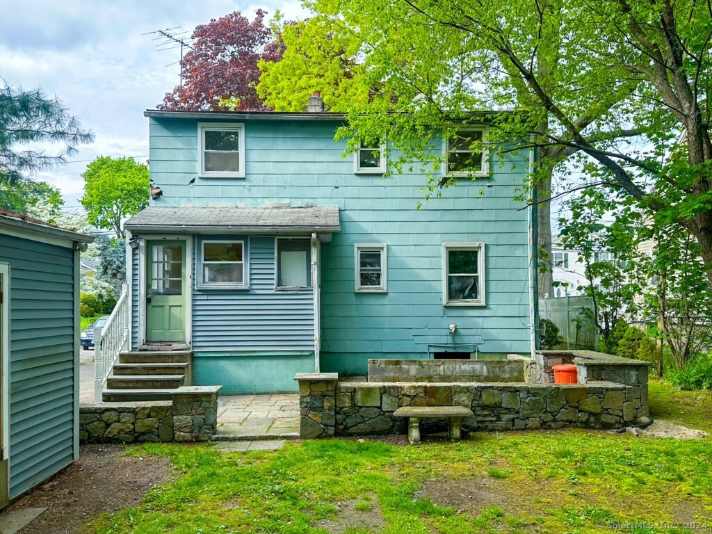 Photo 4 of 28 of 87 Holcomb Avenue house