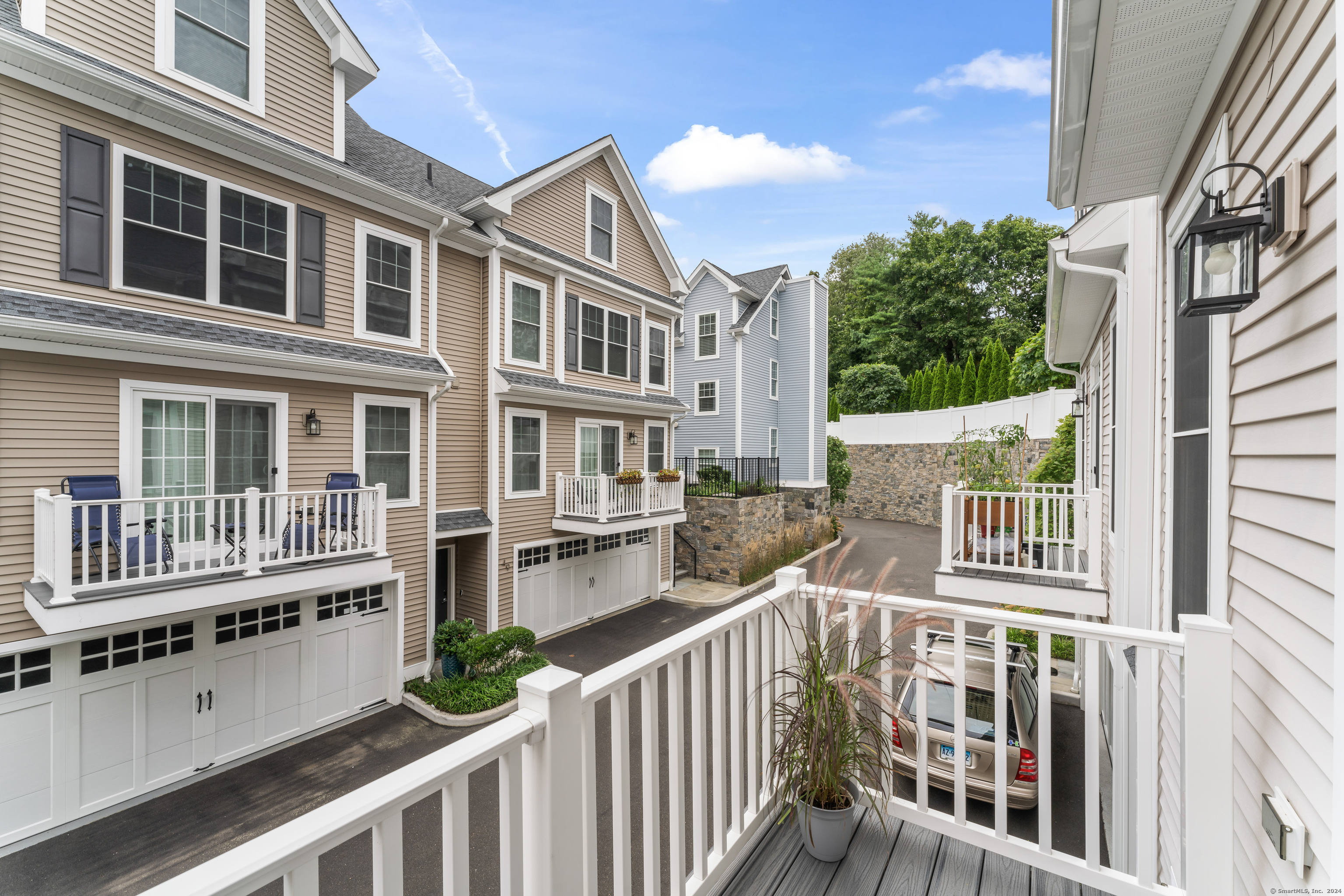 Photo 13 of 38 of 115 Colonial Road 48 townhome